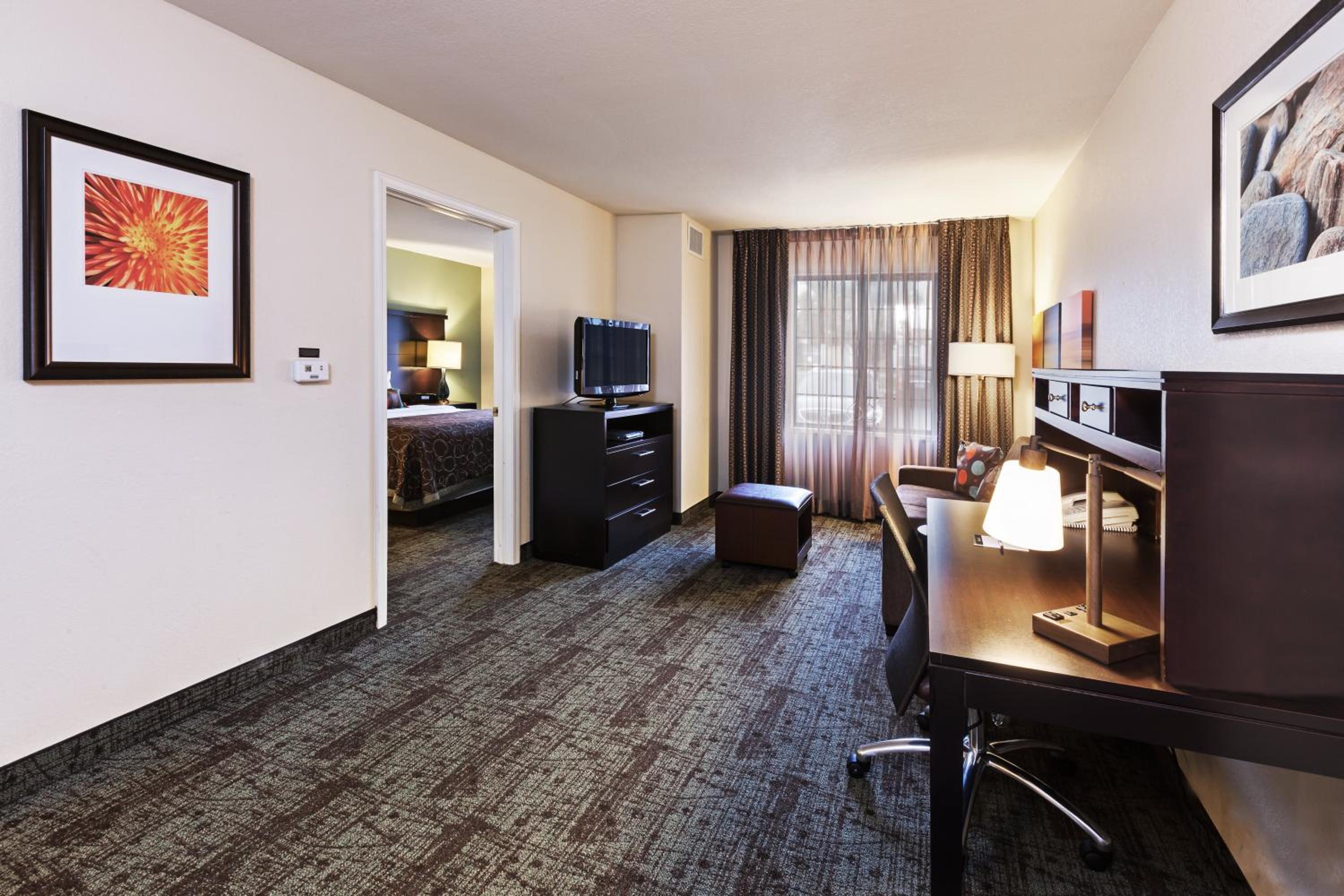 King Studio Suite with Bath Tub - Mobility Access - Photo 2