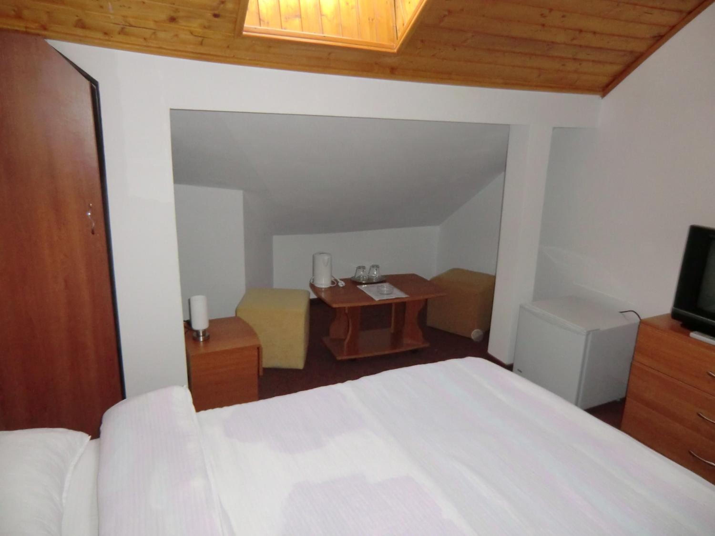 Double or Twin Room - Photo 13