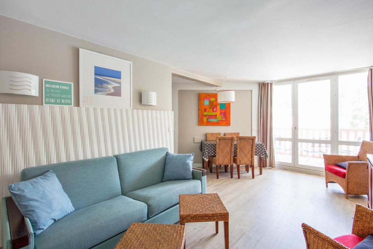 Select One-Bedroom Apartment (5 People)