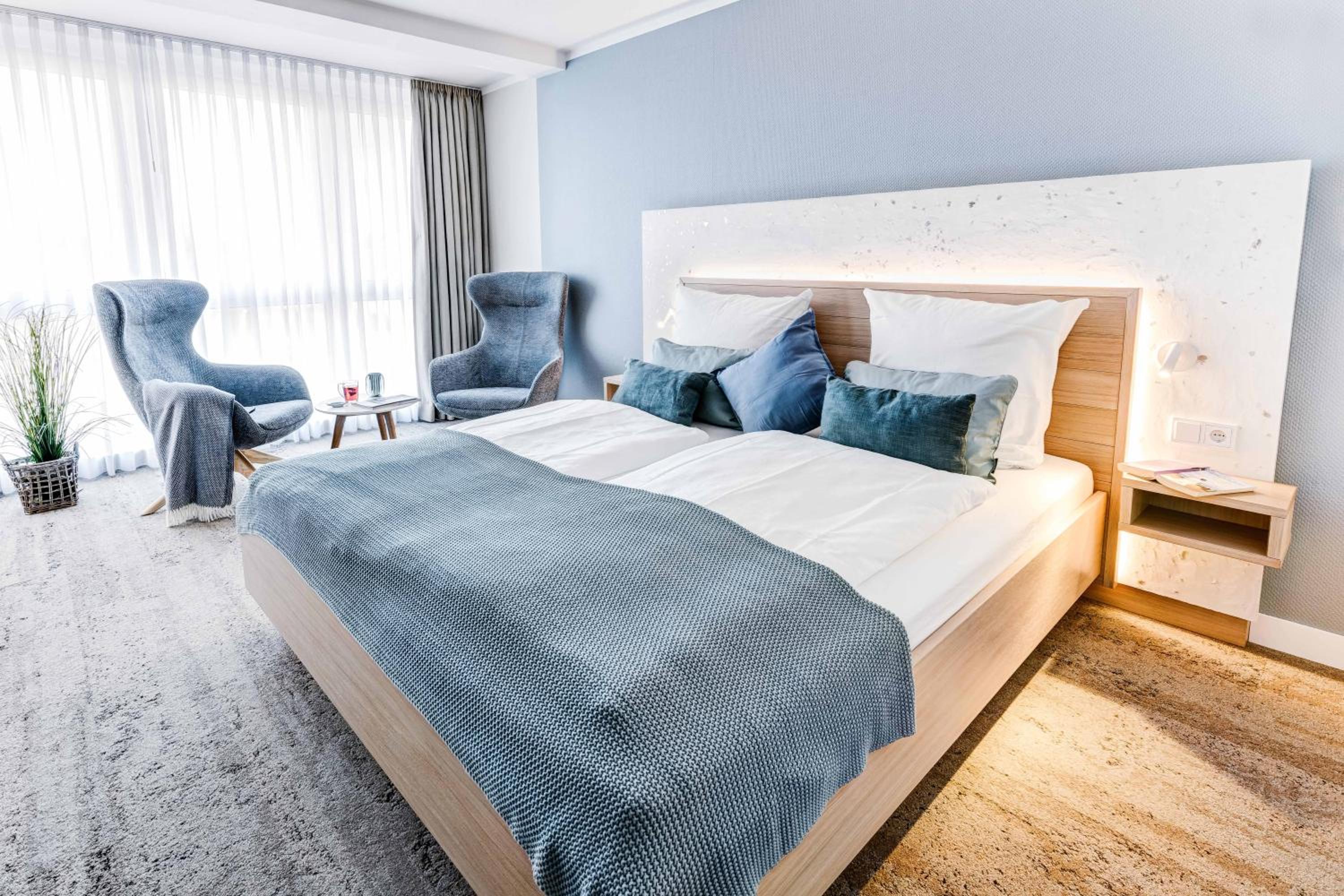 Deluxe Double Room with Balcony photo 2