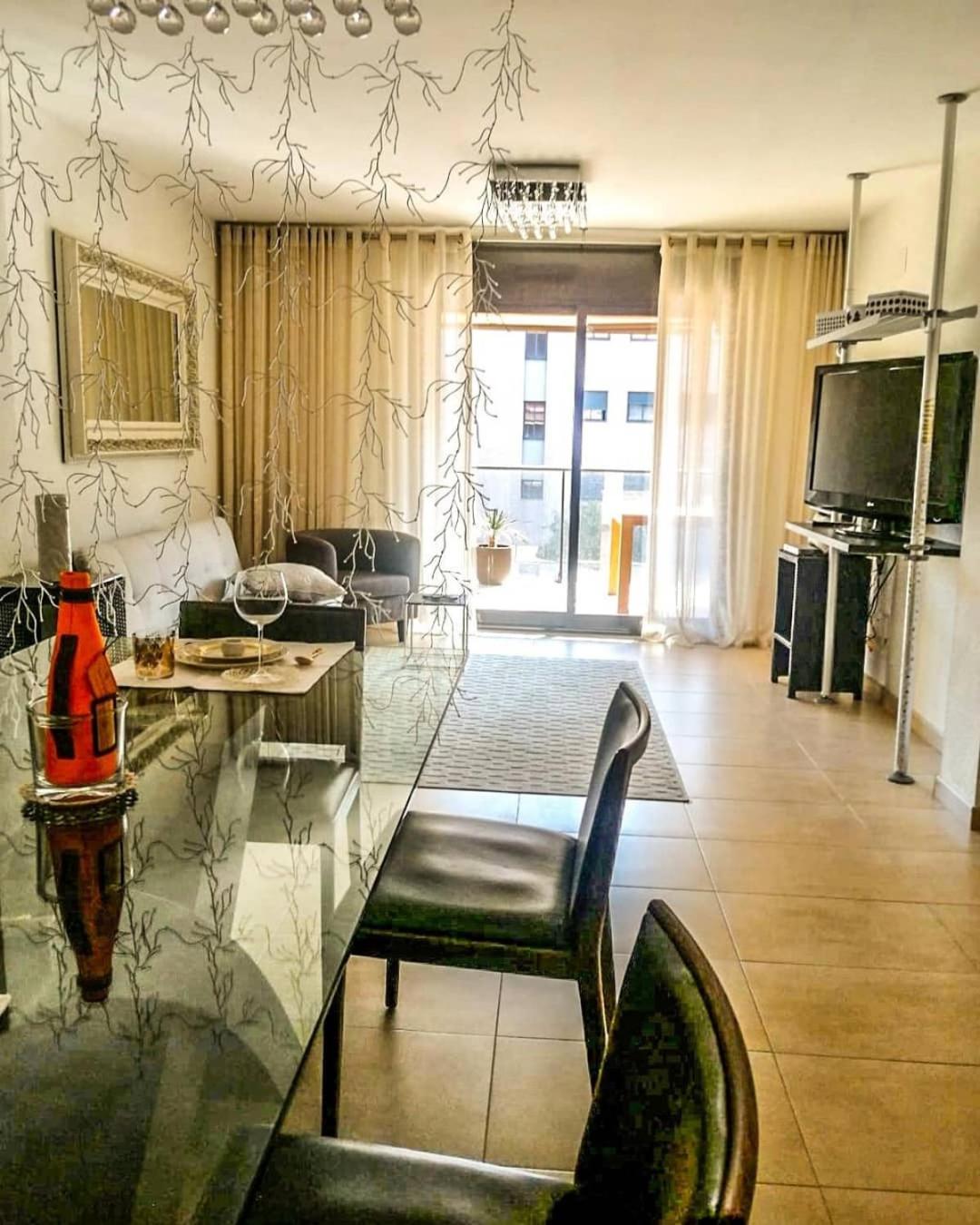 Apartamento con vista a la piscina
