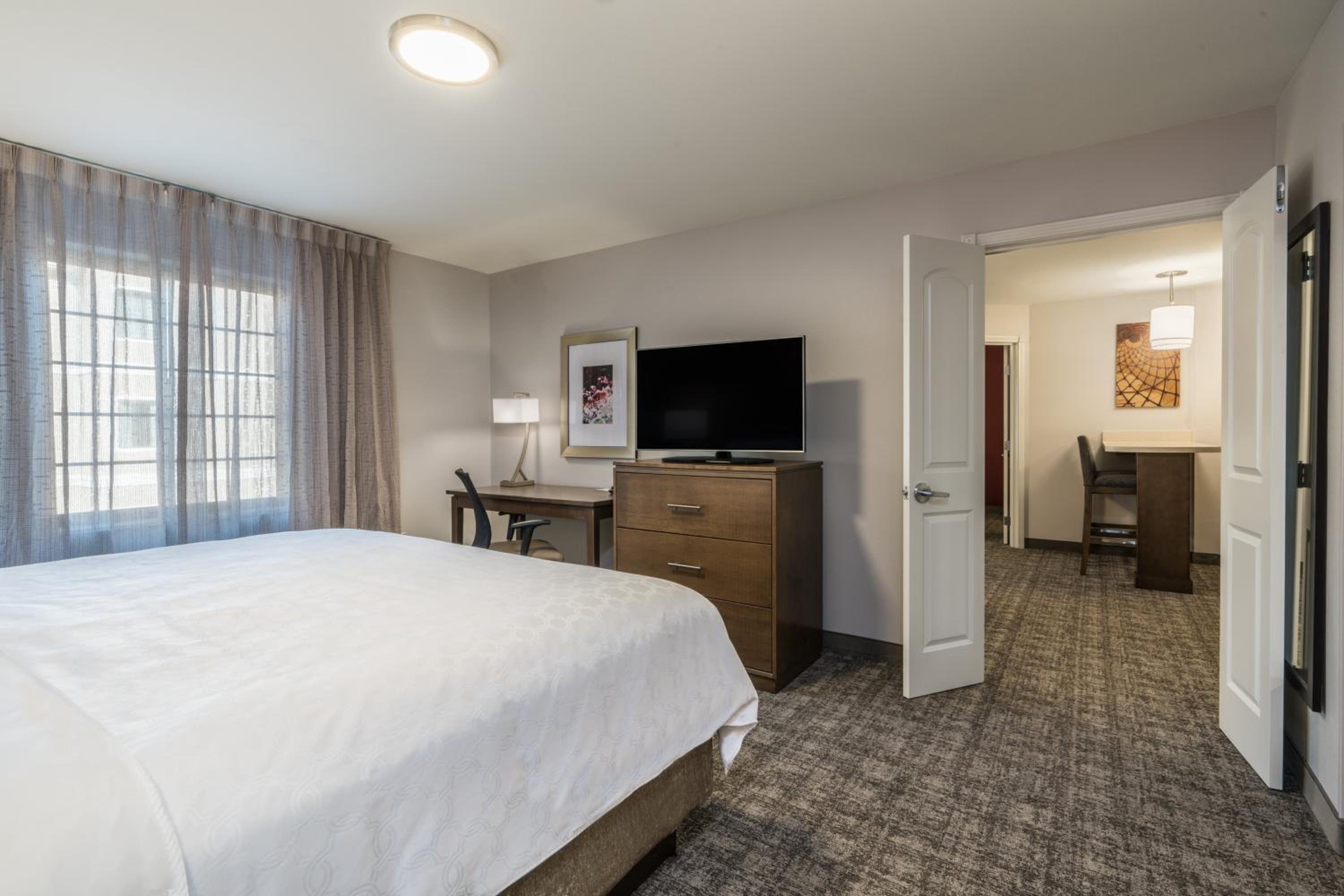 One-Bedroom Queen Suite -Non-Smoking
