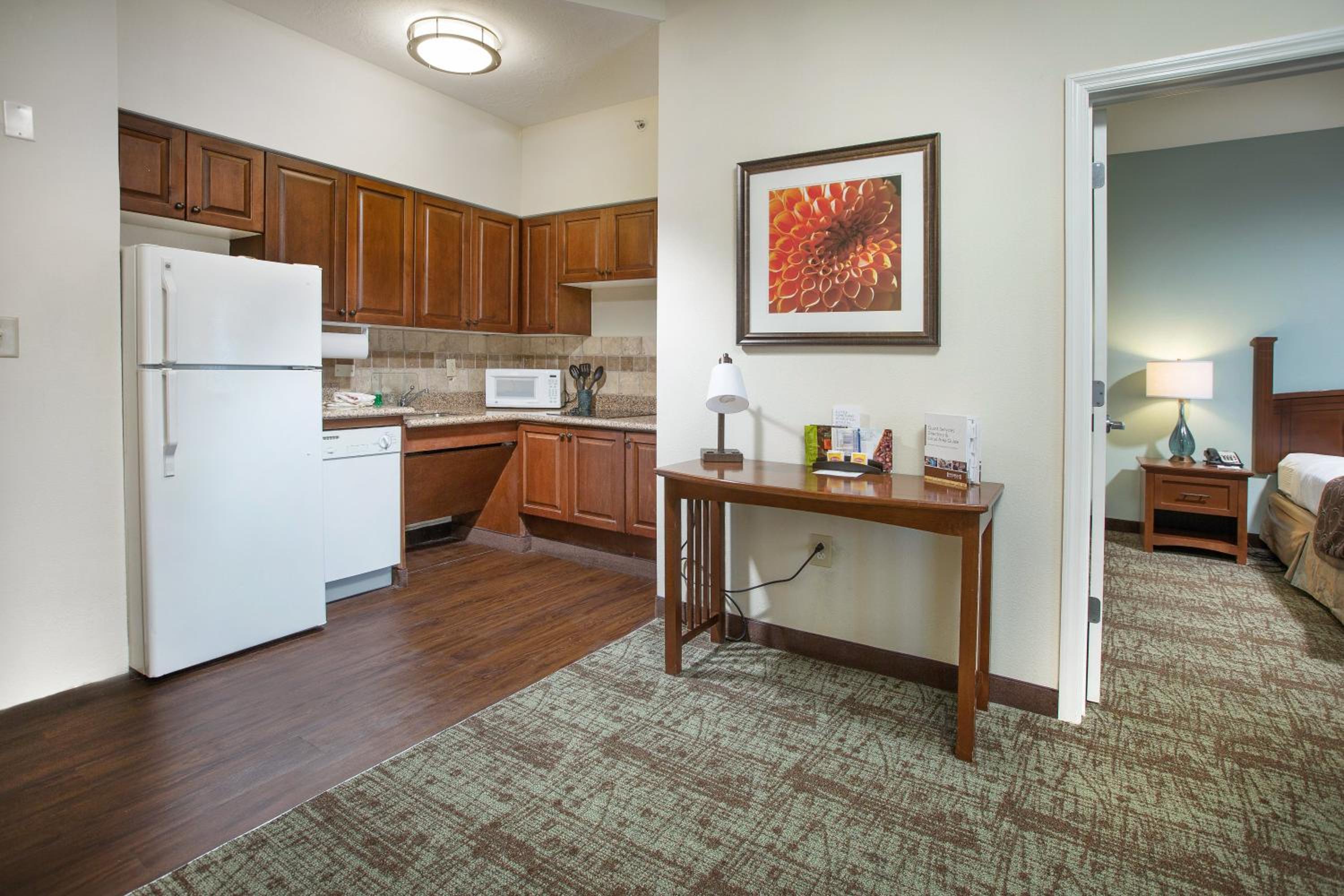 One-Bedroom King Suite - Photo 4