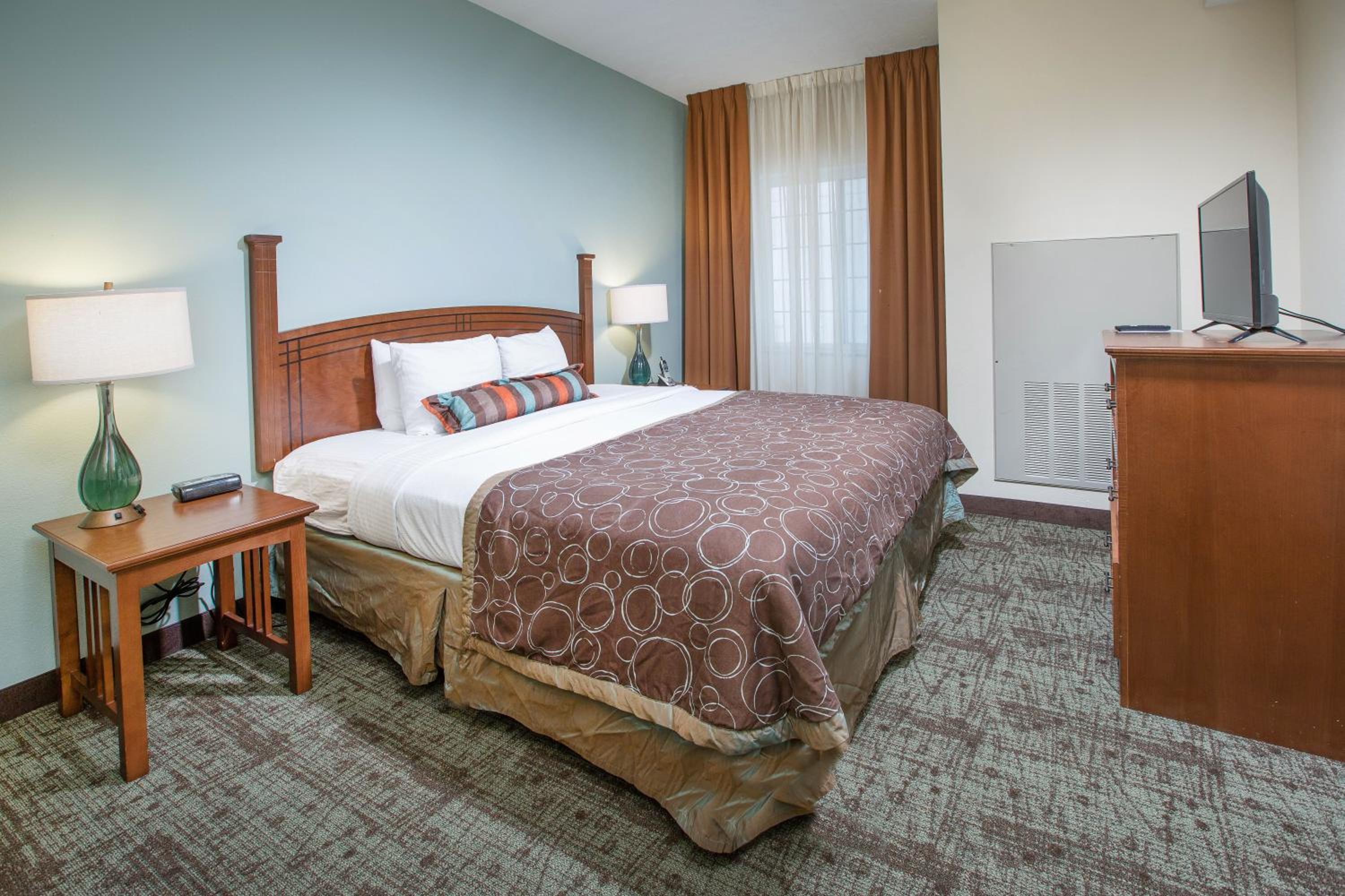 One-Bedroom King Suite - Photo 2