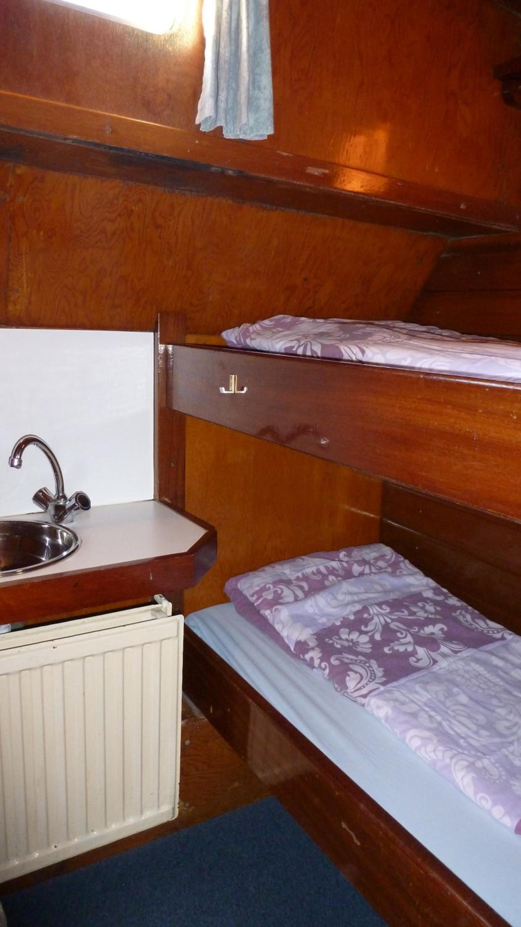 Cabin on Boat (4 Adults) photo 2