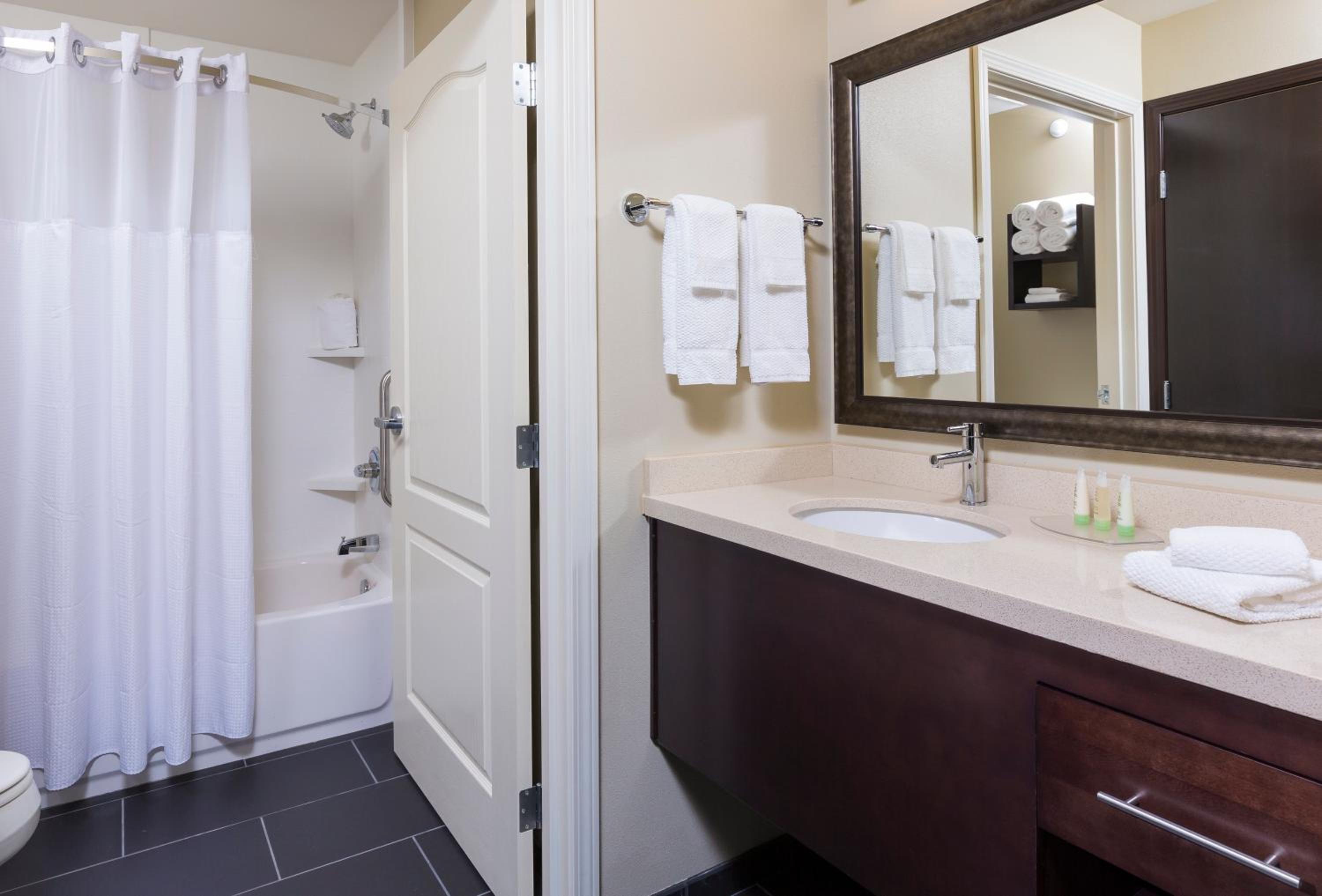 Two-Bedroom Suite - Hearing Accessible photo 2