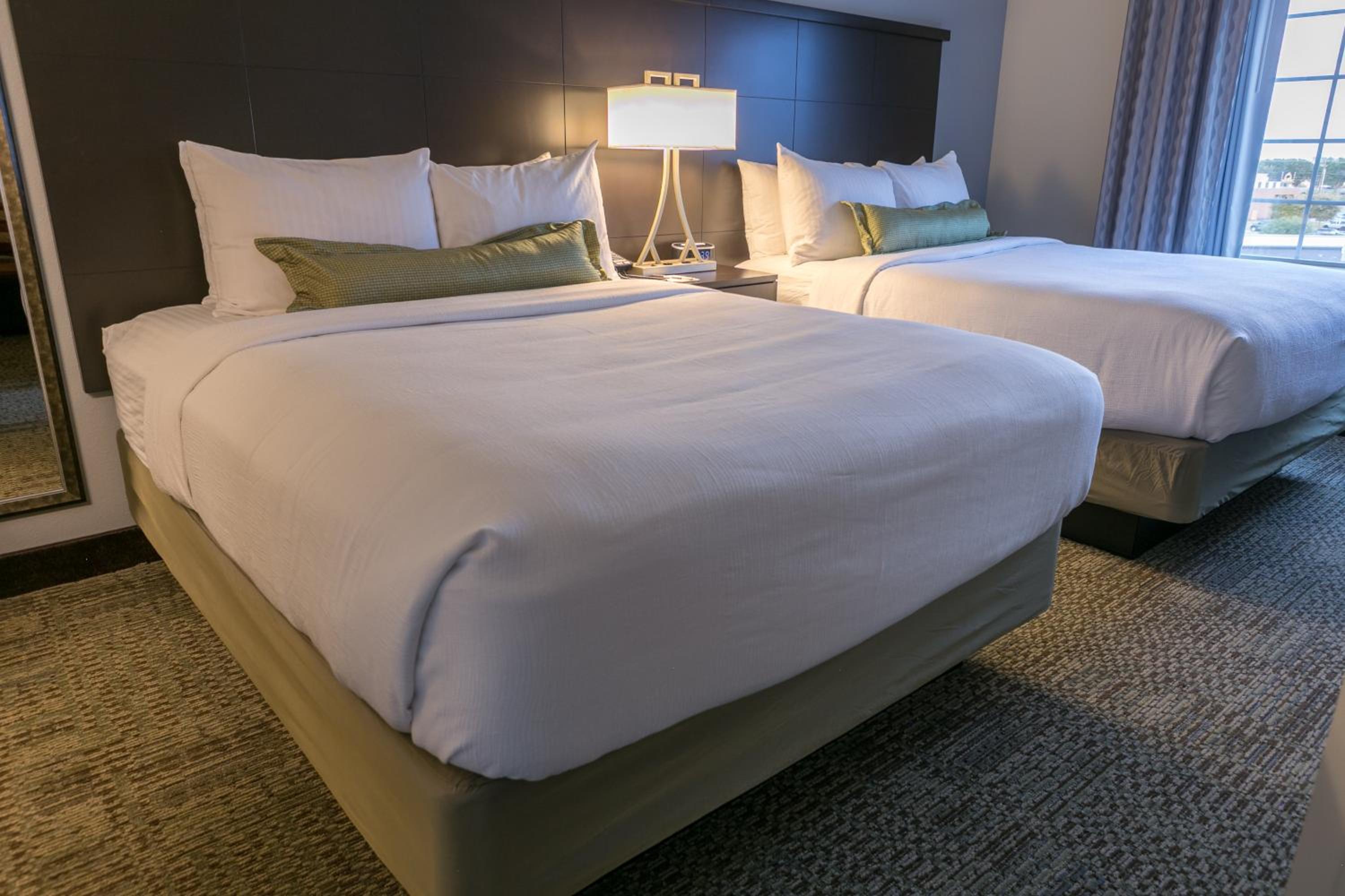 One-Bedroom Queen Suite - Hearing Accessible - Non-Smoking