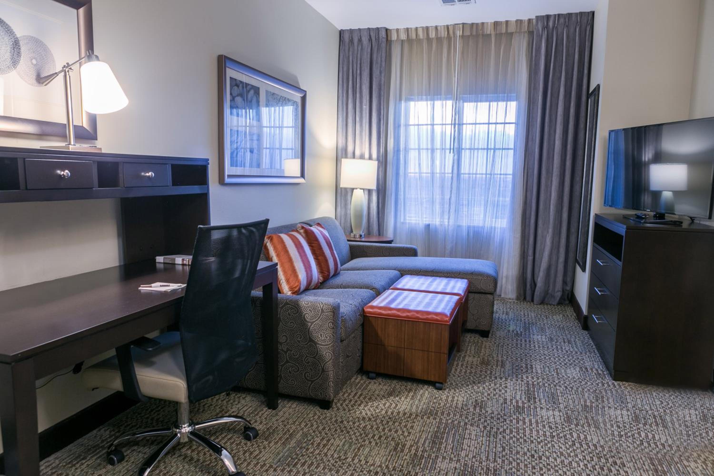 One-Bedroom Queen Suite - Hearing Accessible - Non-Smoking
