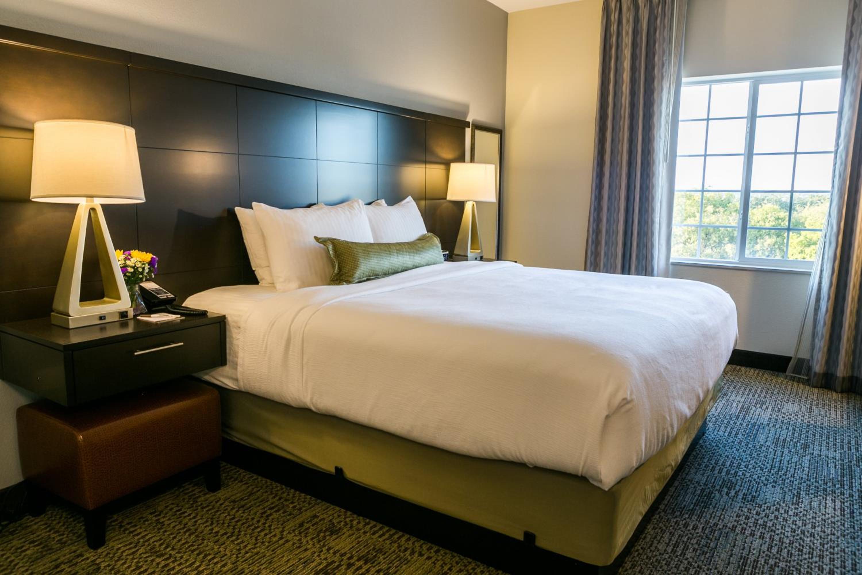 One-Bedroom King Suite - Communications Accessible