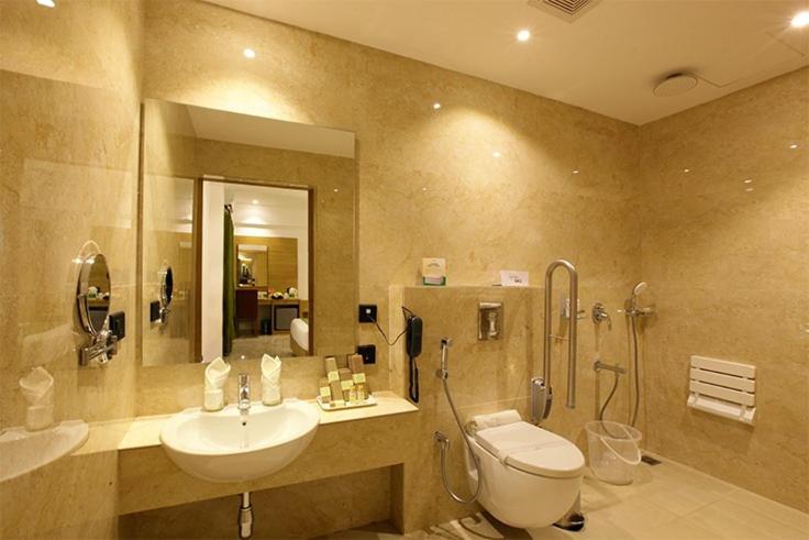 Deluxe King Suite - Photo 3