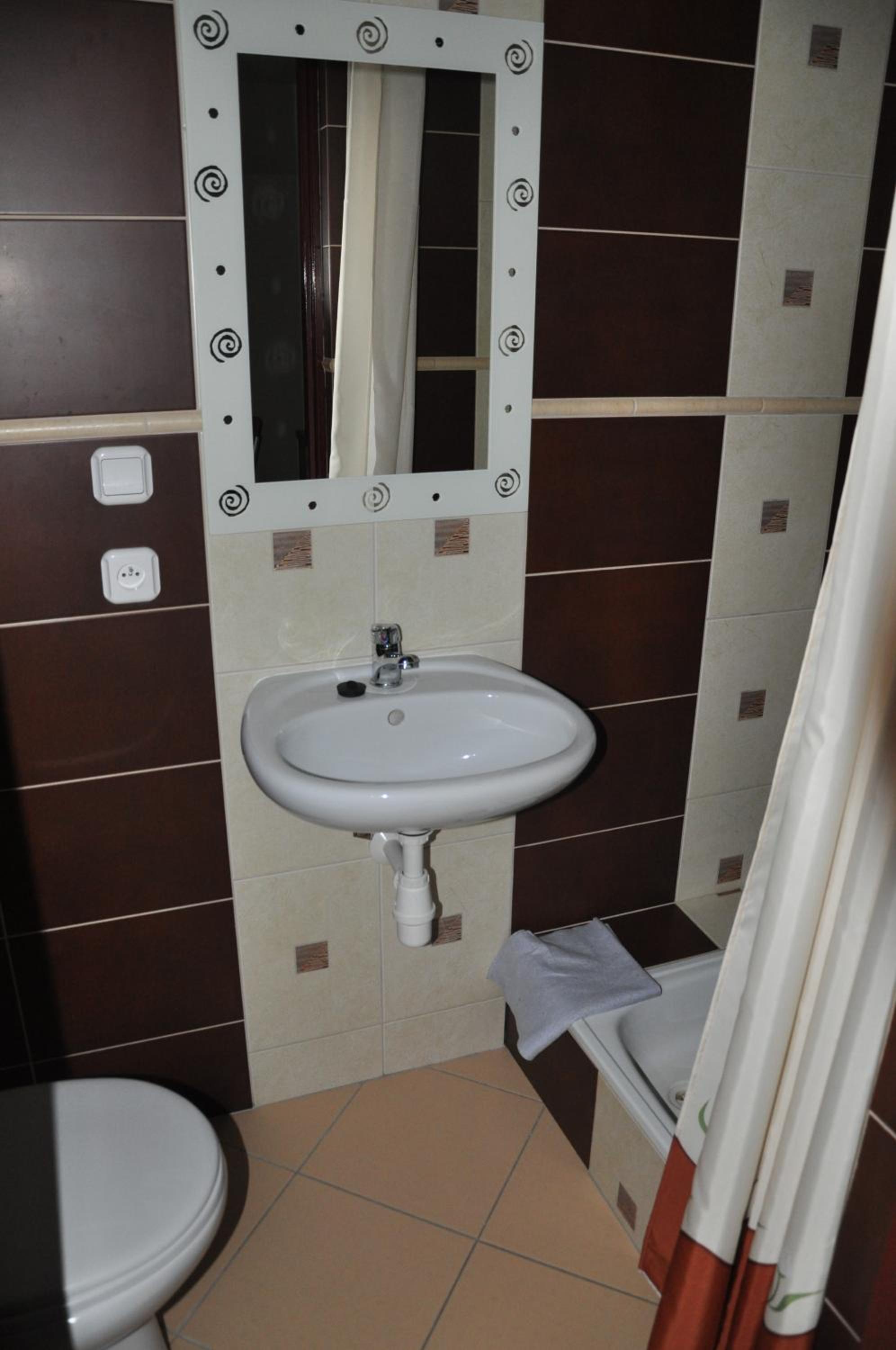 Quadruple Room with Private Bathroom photo 2