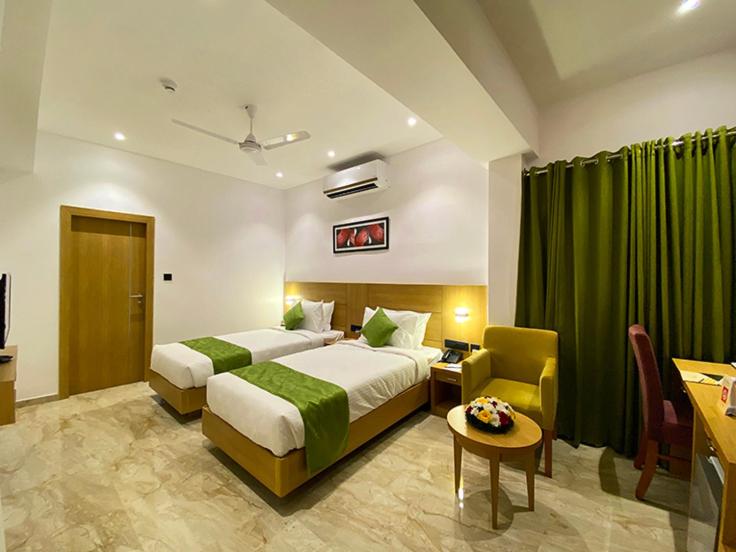 Deluxe King Suite - Photo 4