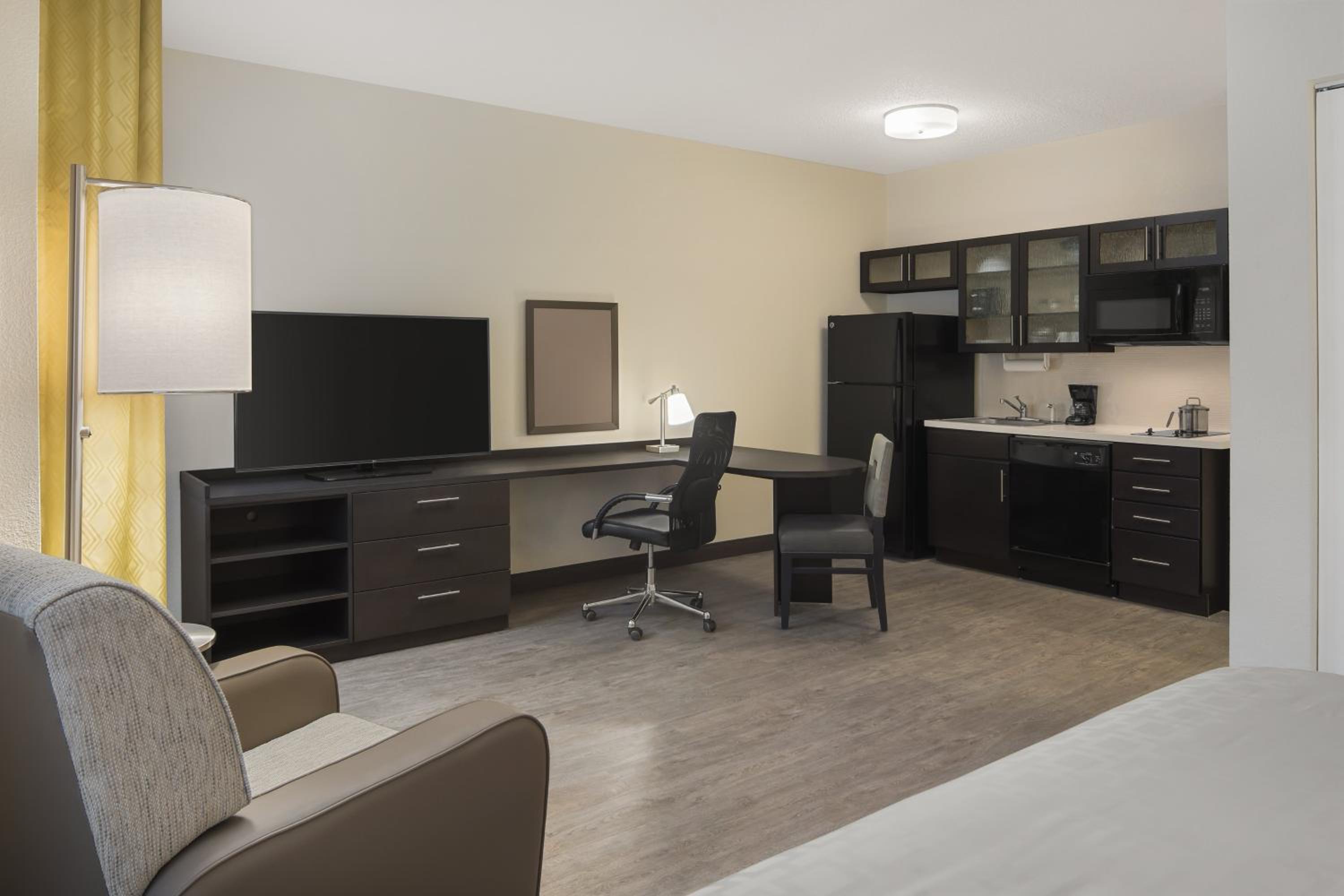 King Studio Suite - Photo 6