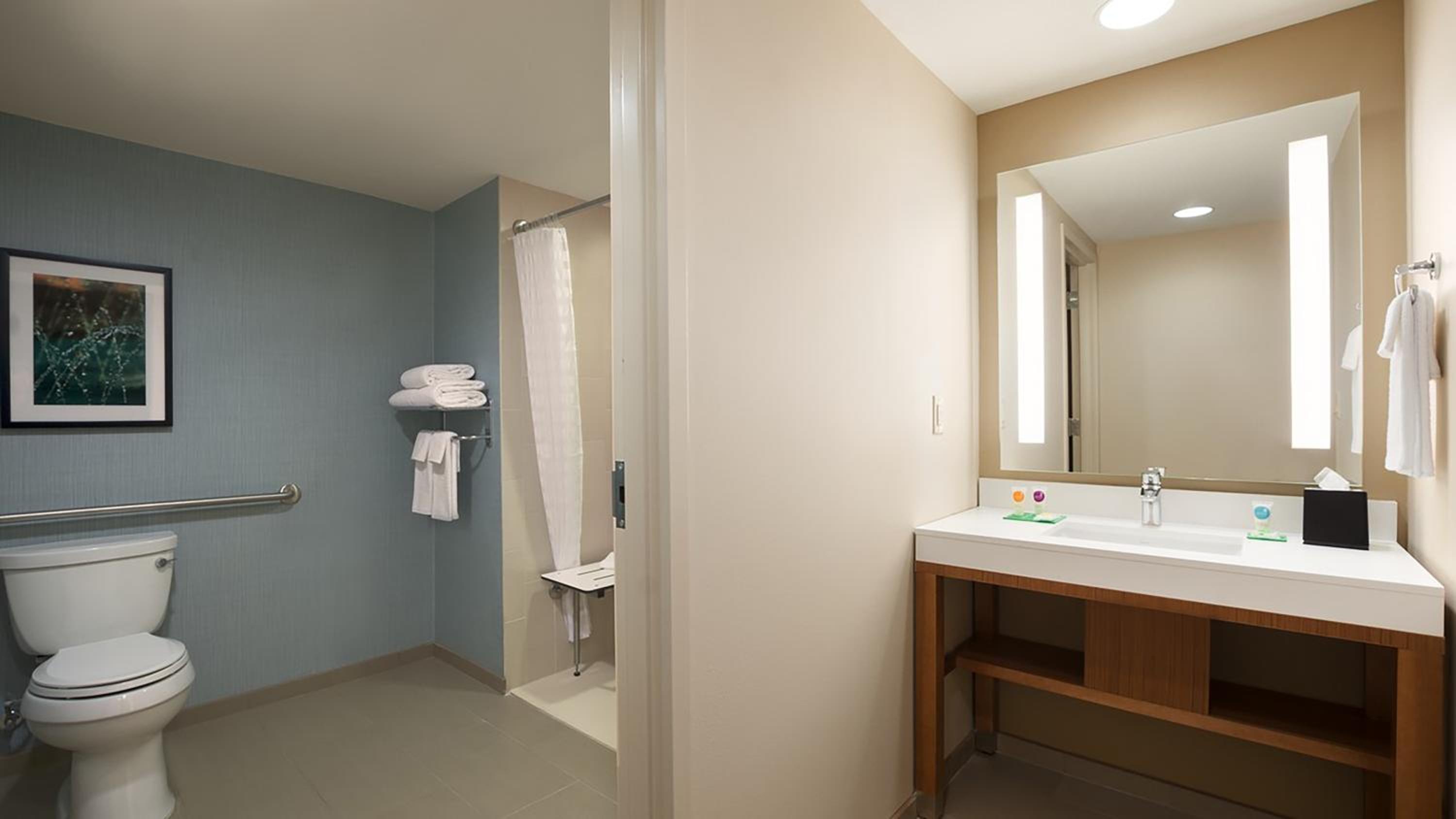Queen Room with Two Queen Beds, Sofa Bed and Accessible Tub photo 2