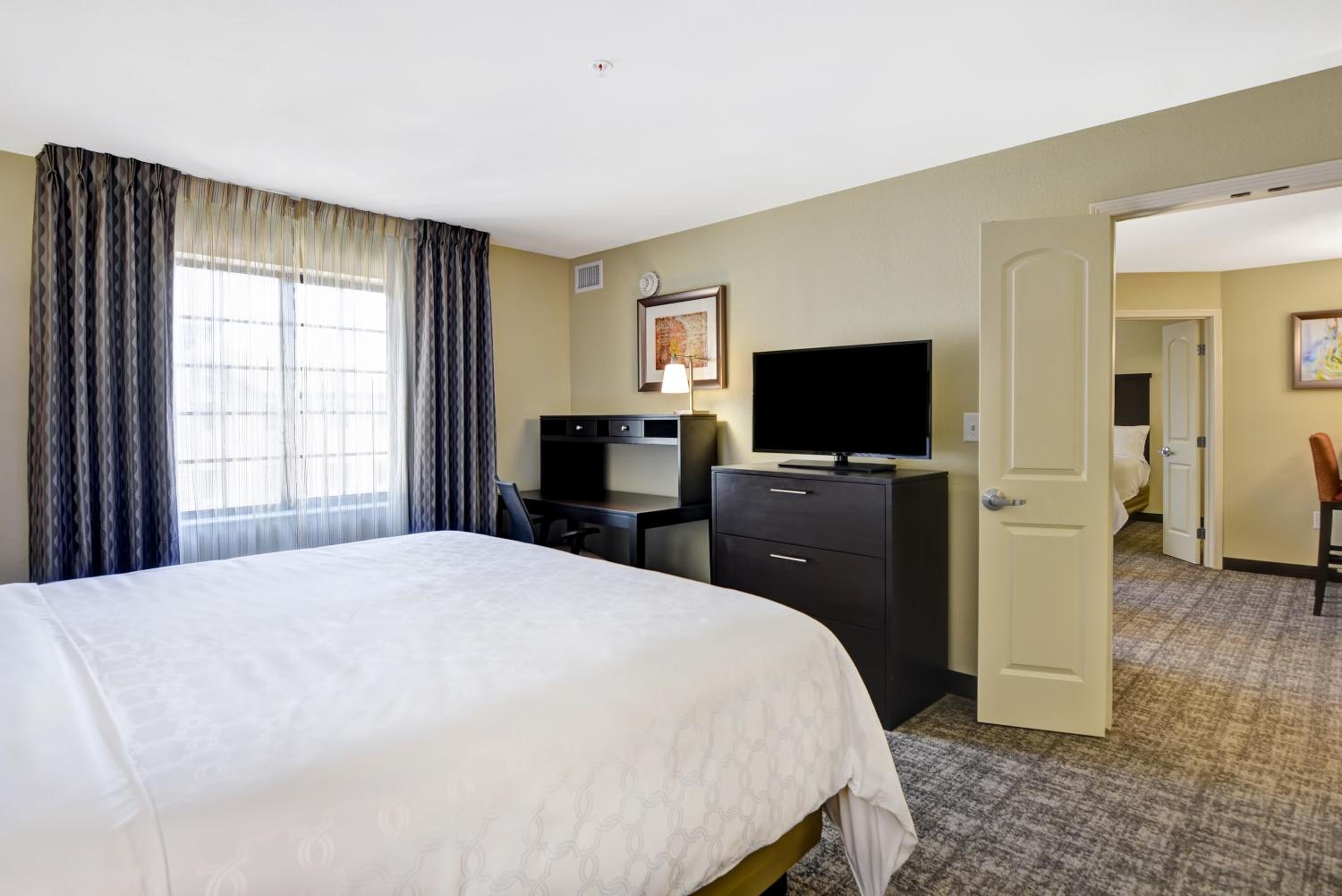 Two-Bedroom Suite with Two Bathrooms and Mobility Accessible Tub - Non-Smoking photo 2