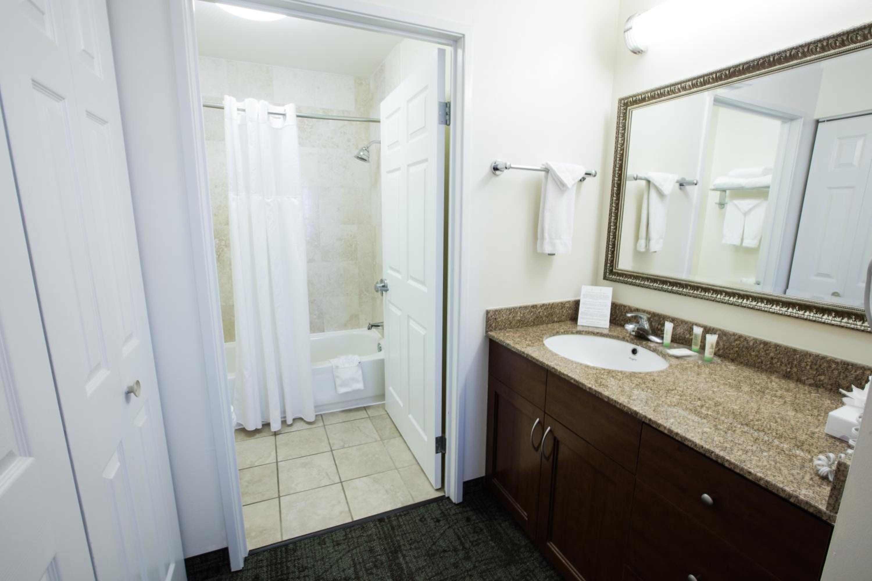 One-Bedroom King Suite - Photo 2