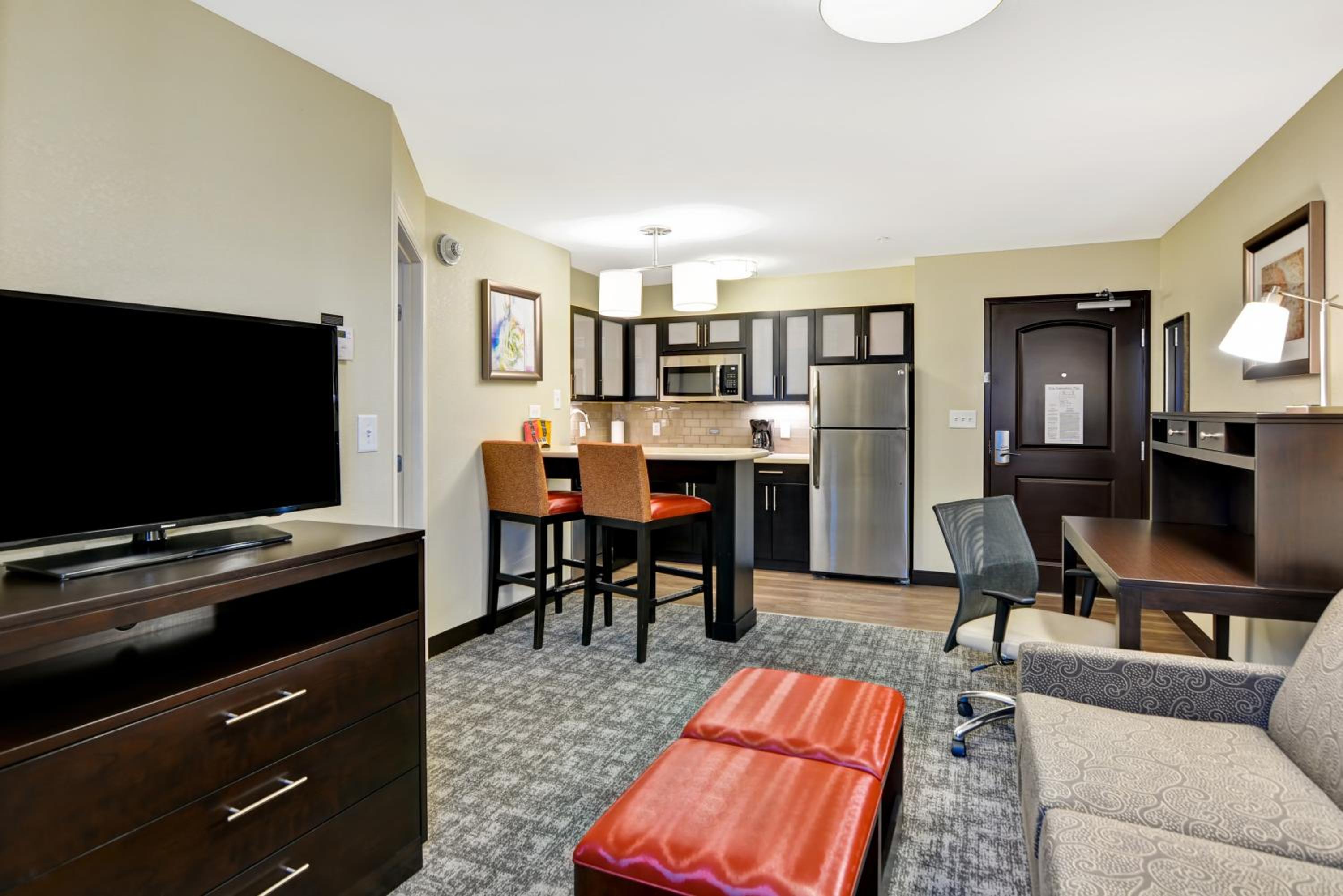 Queen Suite with Sofa Bed photo 3