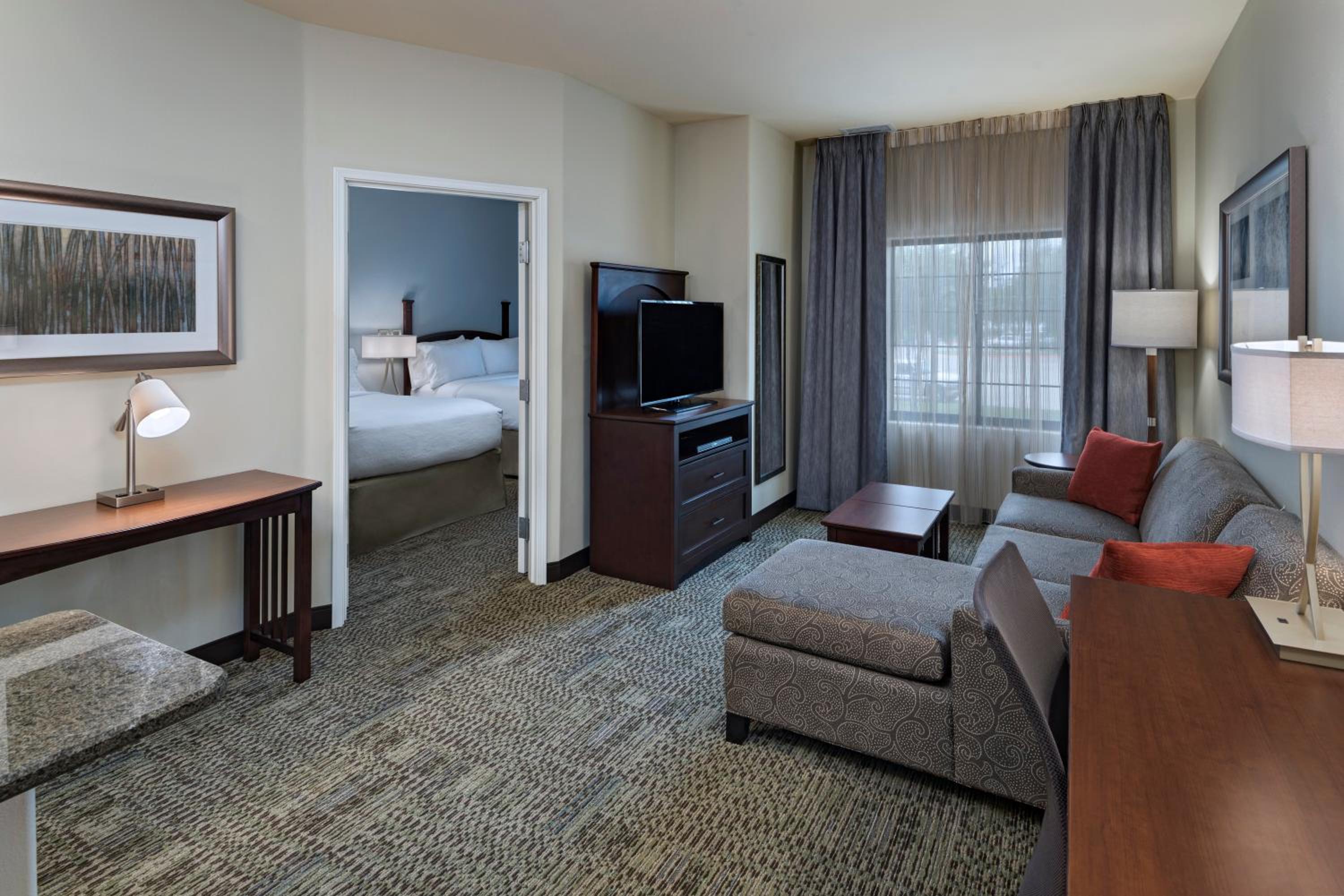 One-Bedroom Queen Suite - Photo 2