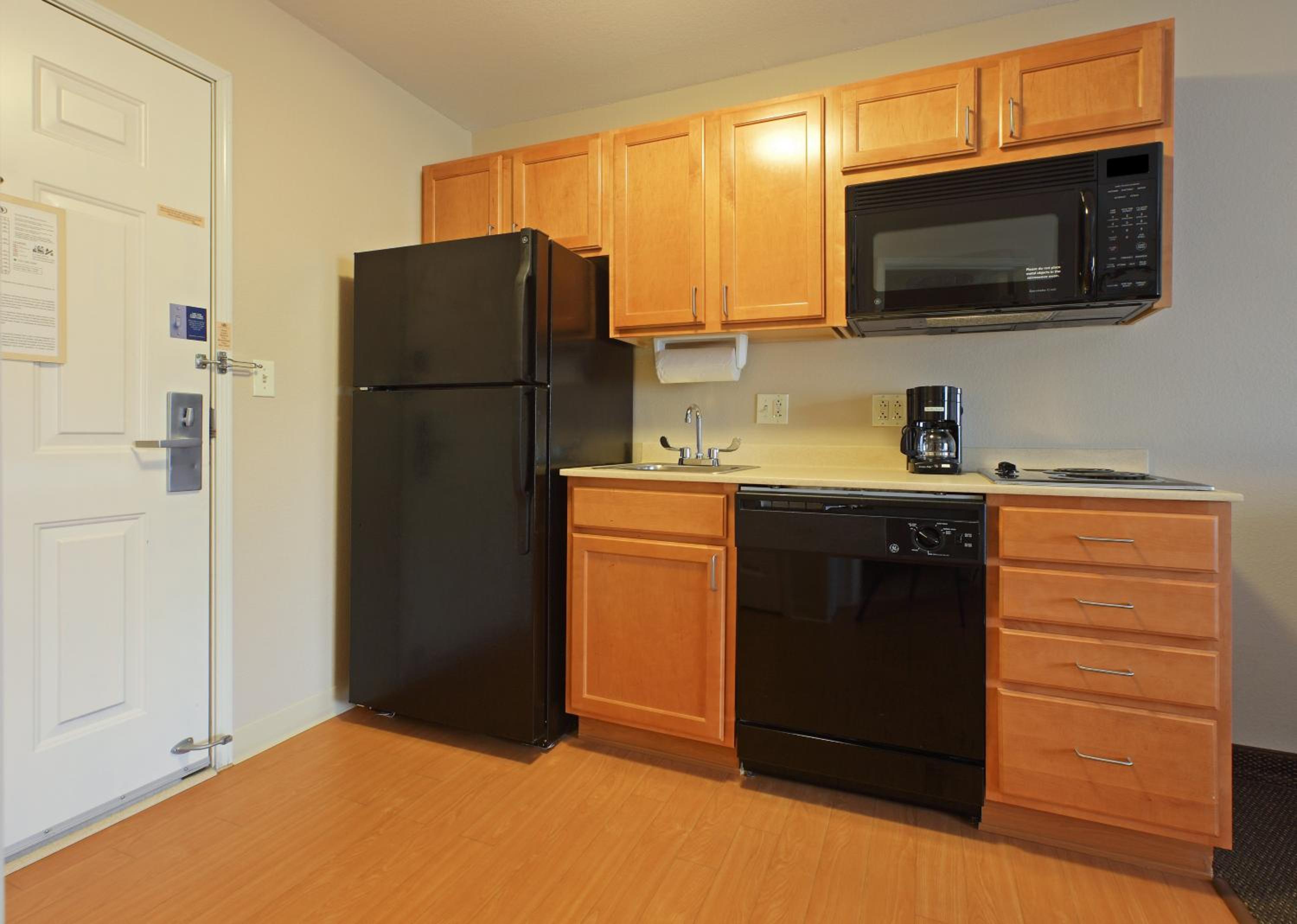 Queen Studio Suite - Photo 2