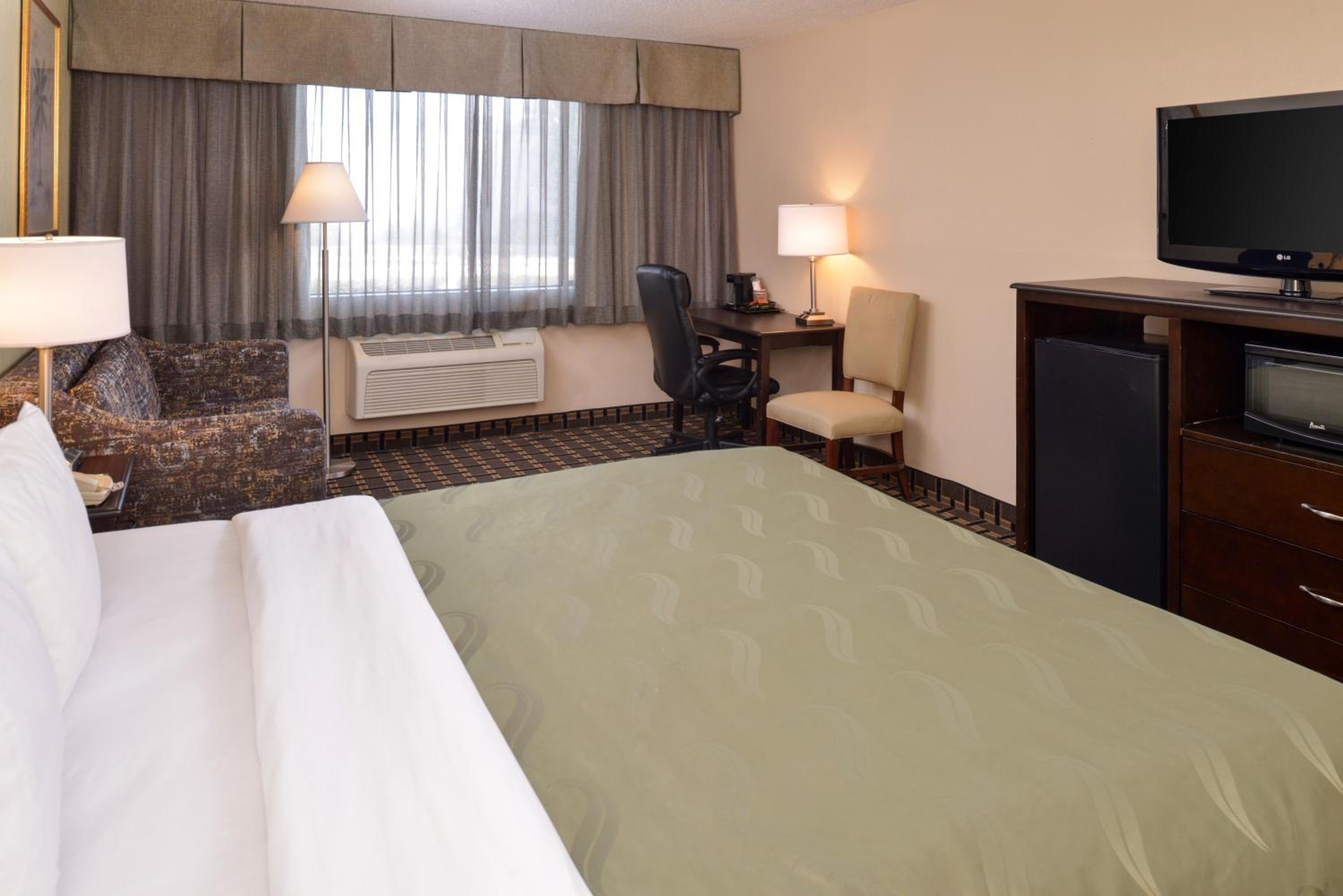 Suite, 1 King Bed with Sofa Bed, Non Smoking photo 2