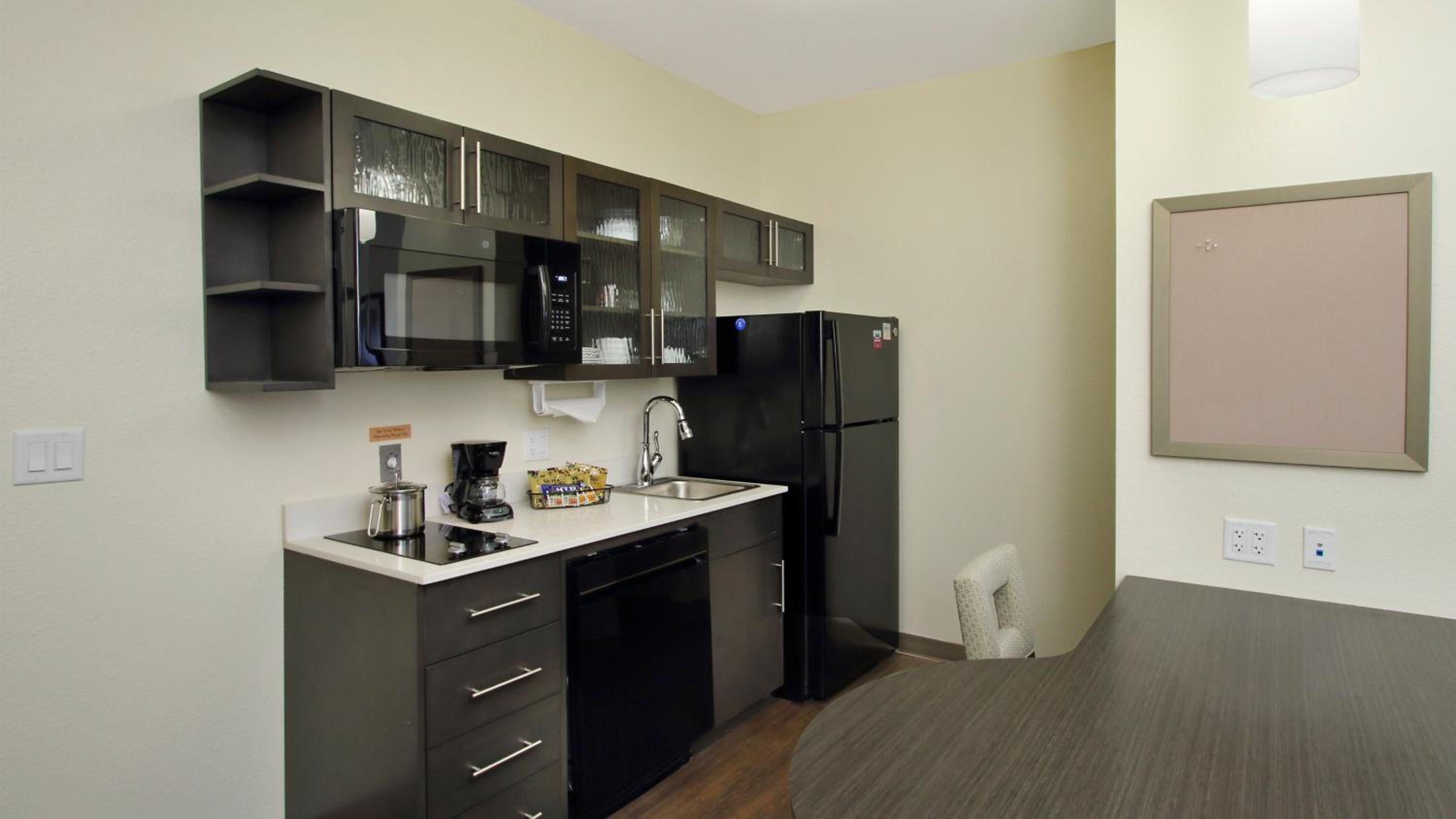 One-Bedroom King Suite - Photo 4