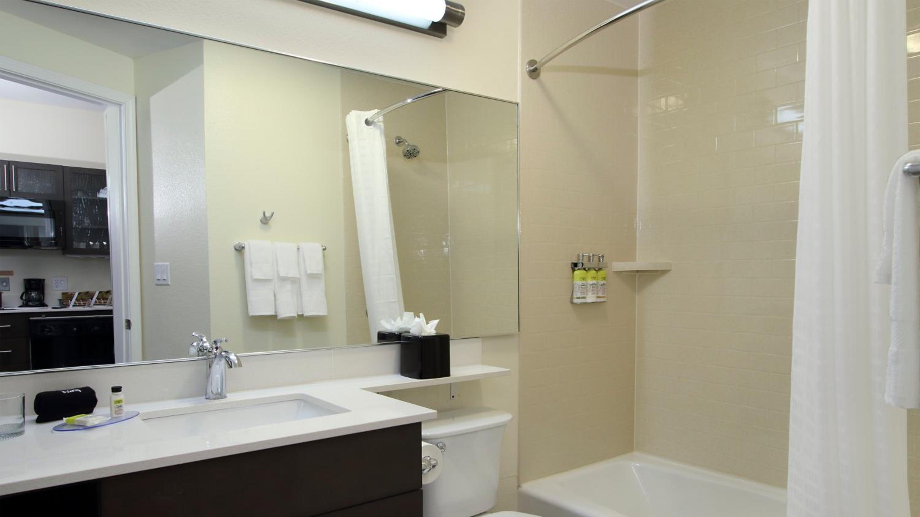 Studio Queen Suite - Photo 3