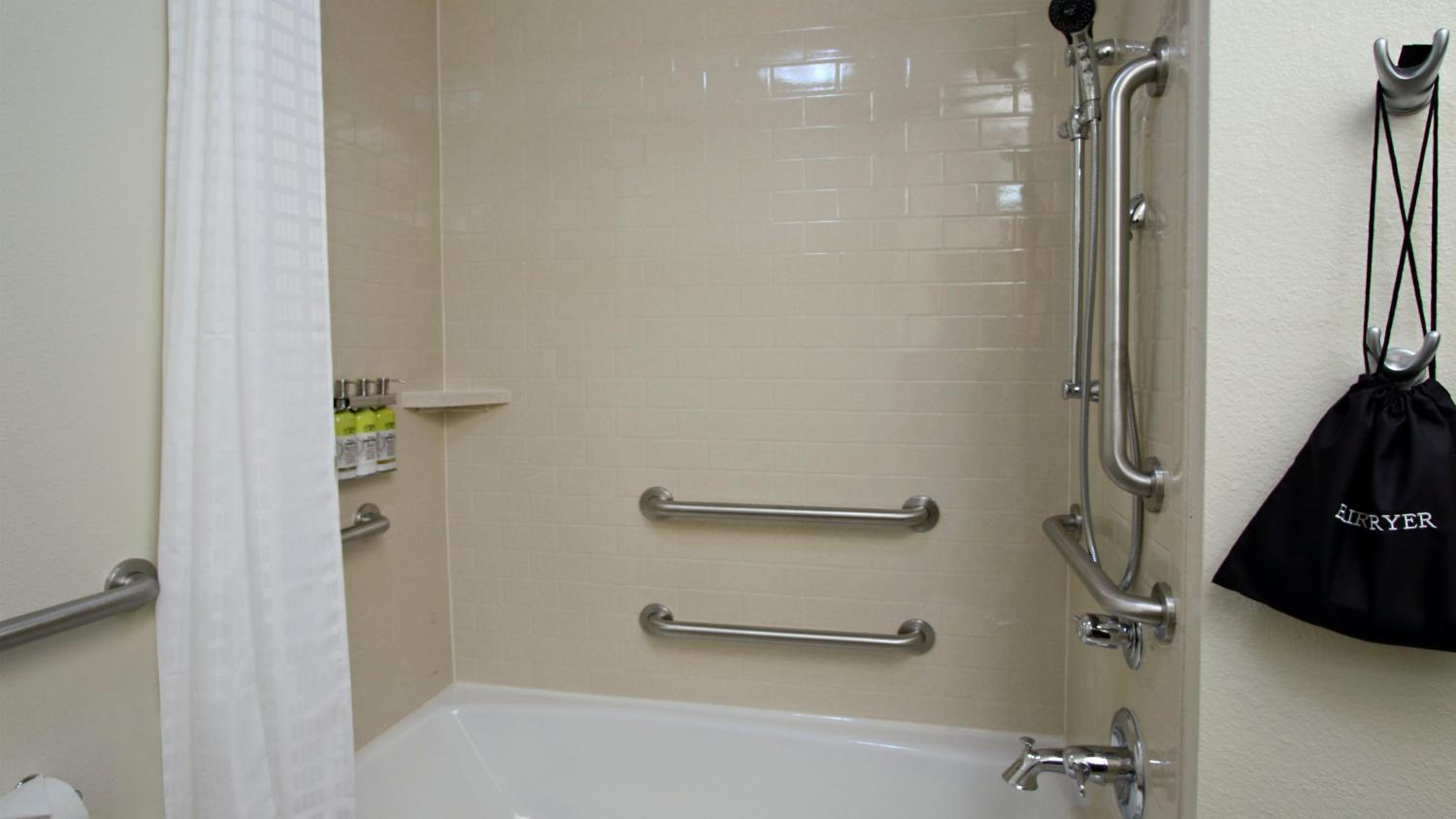 Queen Studio Suite with Two Queen Beds - Mobility Access Tub/Non-Smoking - Photo 2