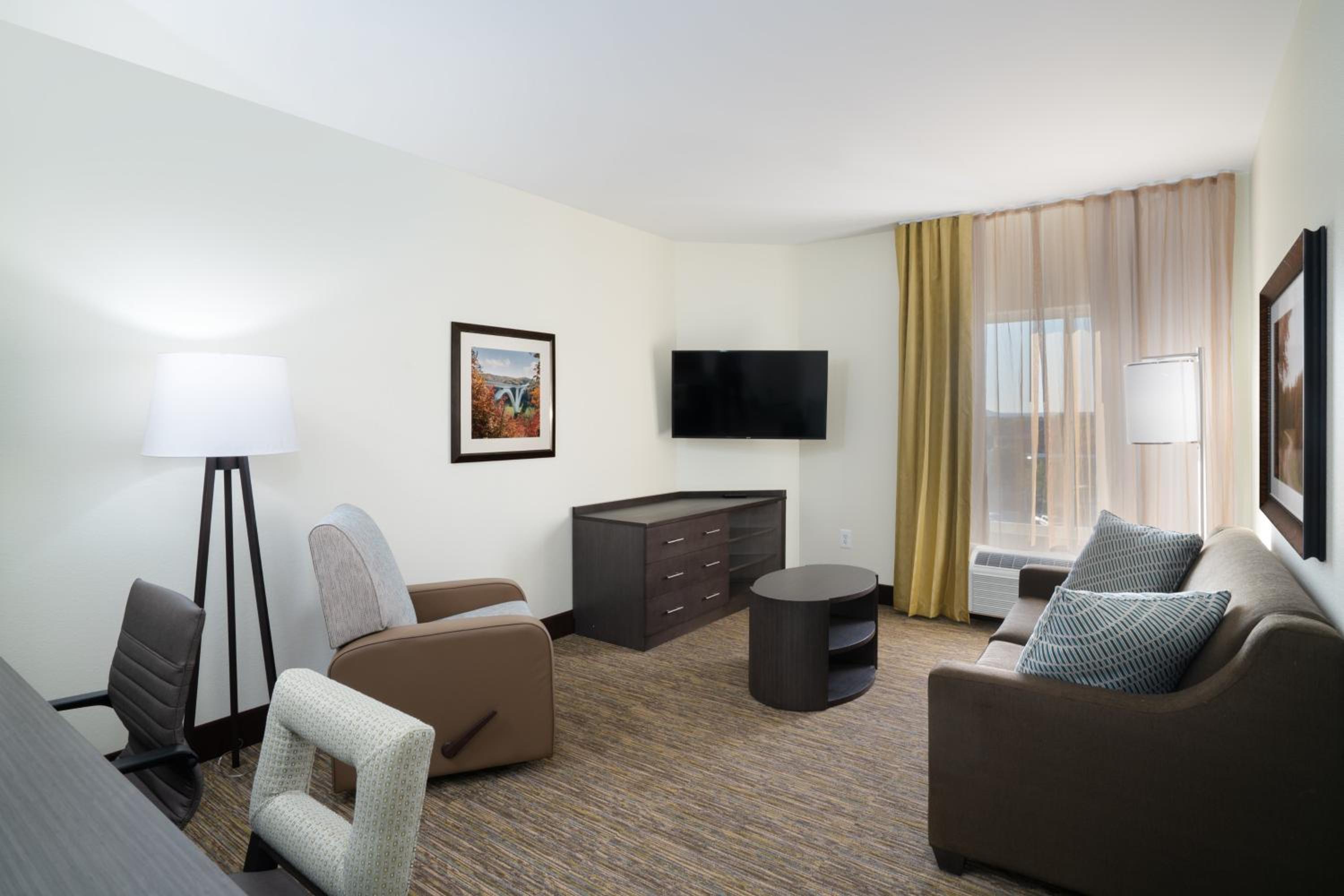 One-Bedroom King Suite - Non-Smoking photo 1