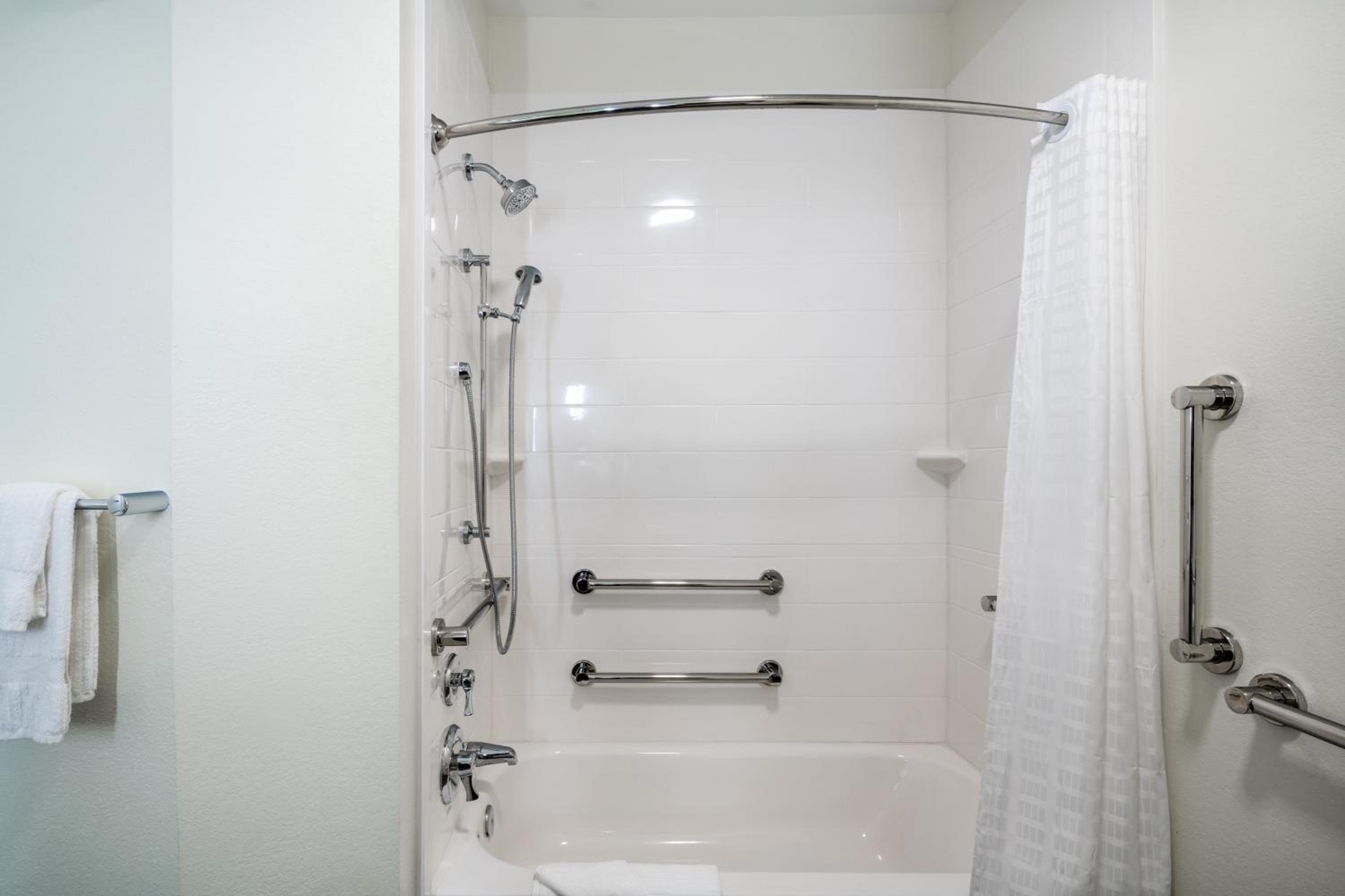 King Room - Hearing Access - Non-Smoking photo 3