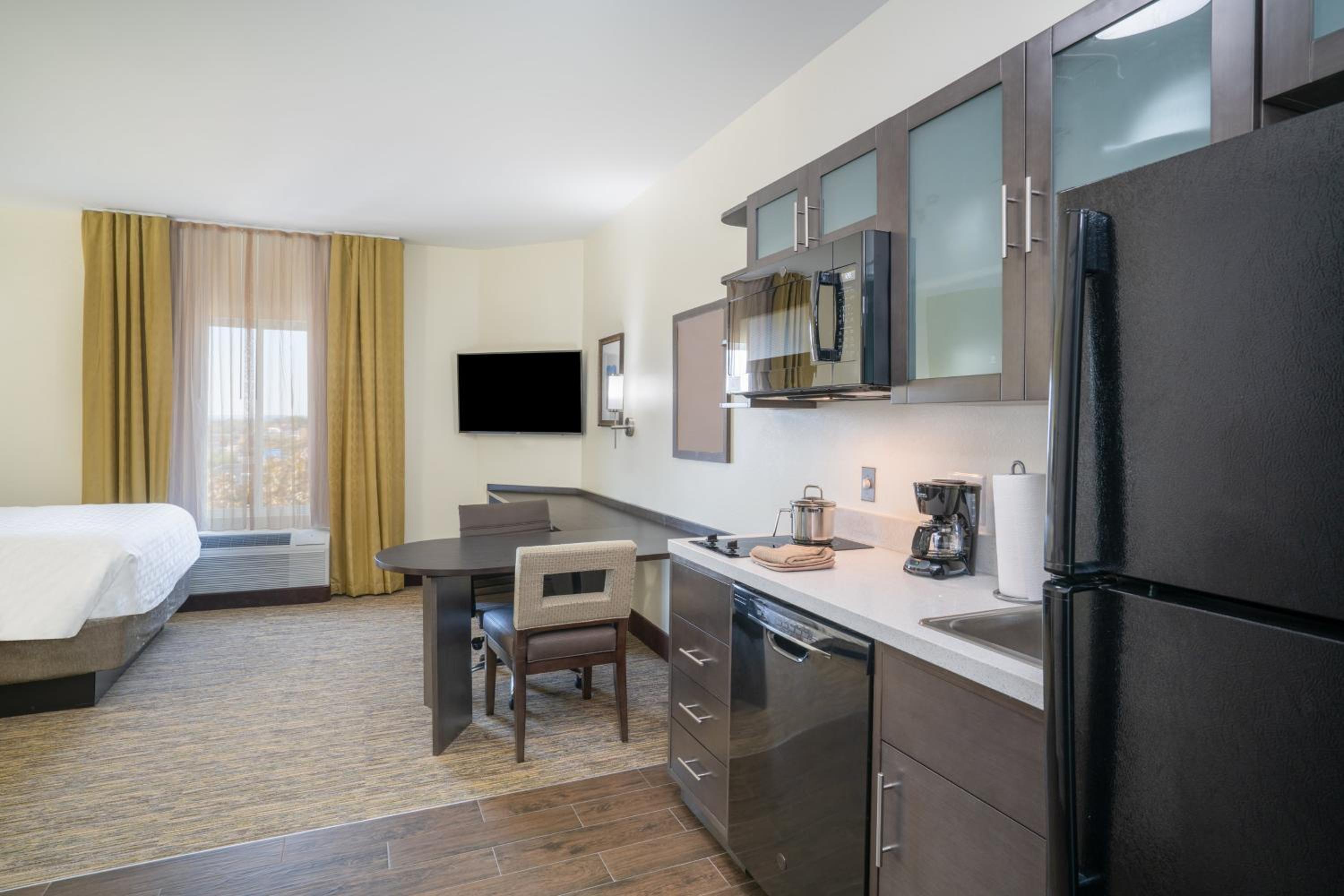 Studio Queen Suite photo 1