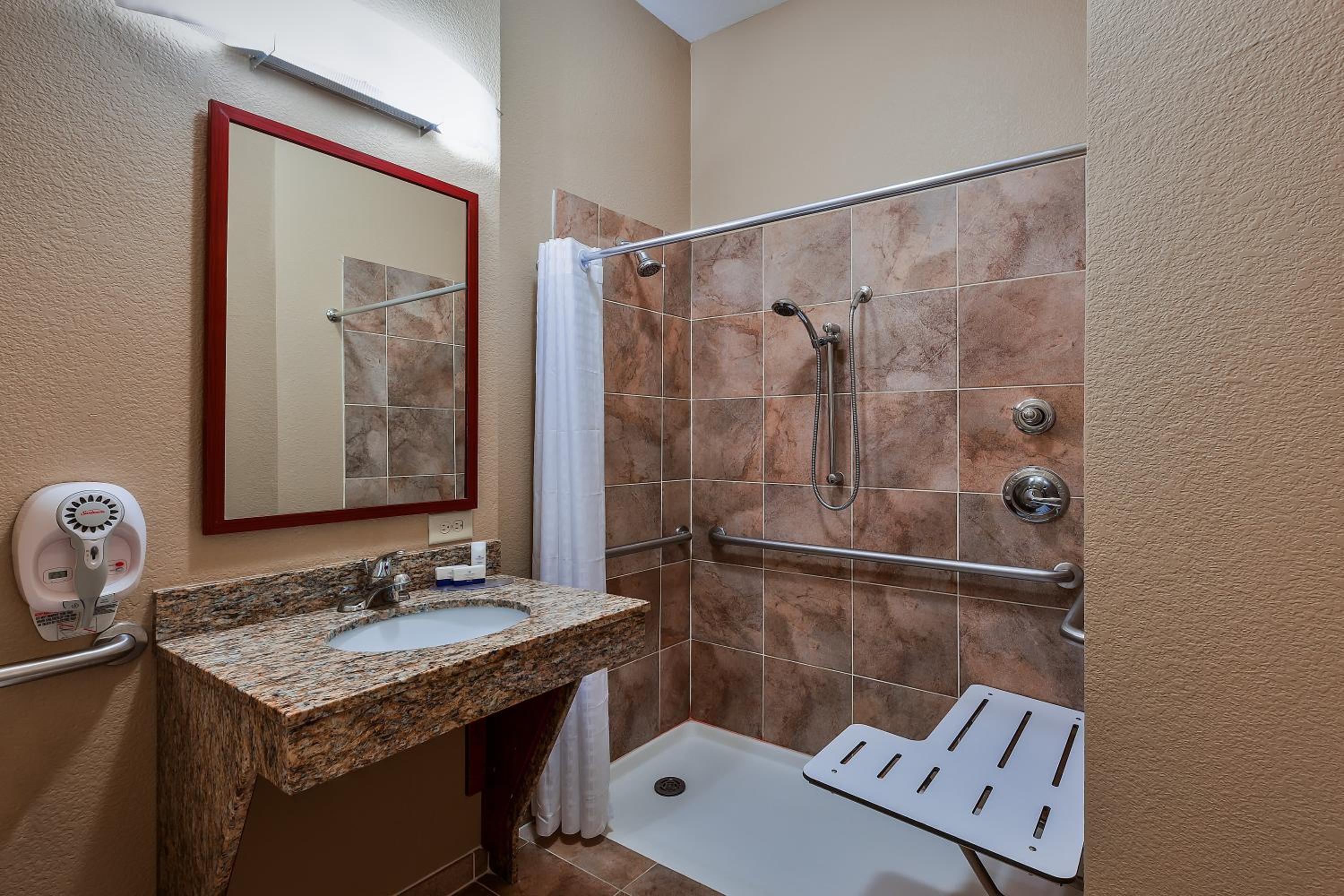 Queen Studio Suite with Two Queen Beds - Mobility Access Roll in Shower/Non-Smoking photo 2