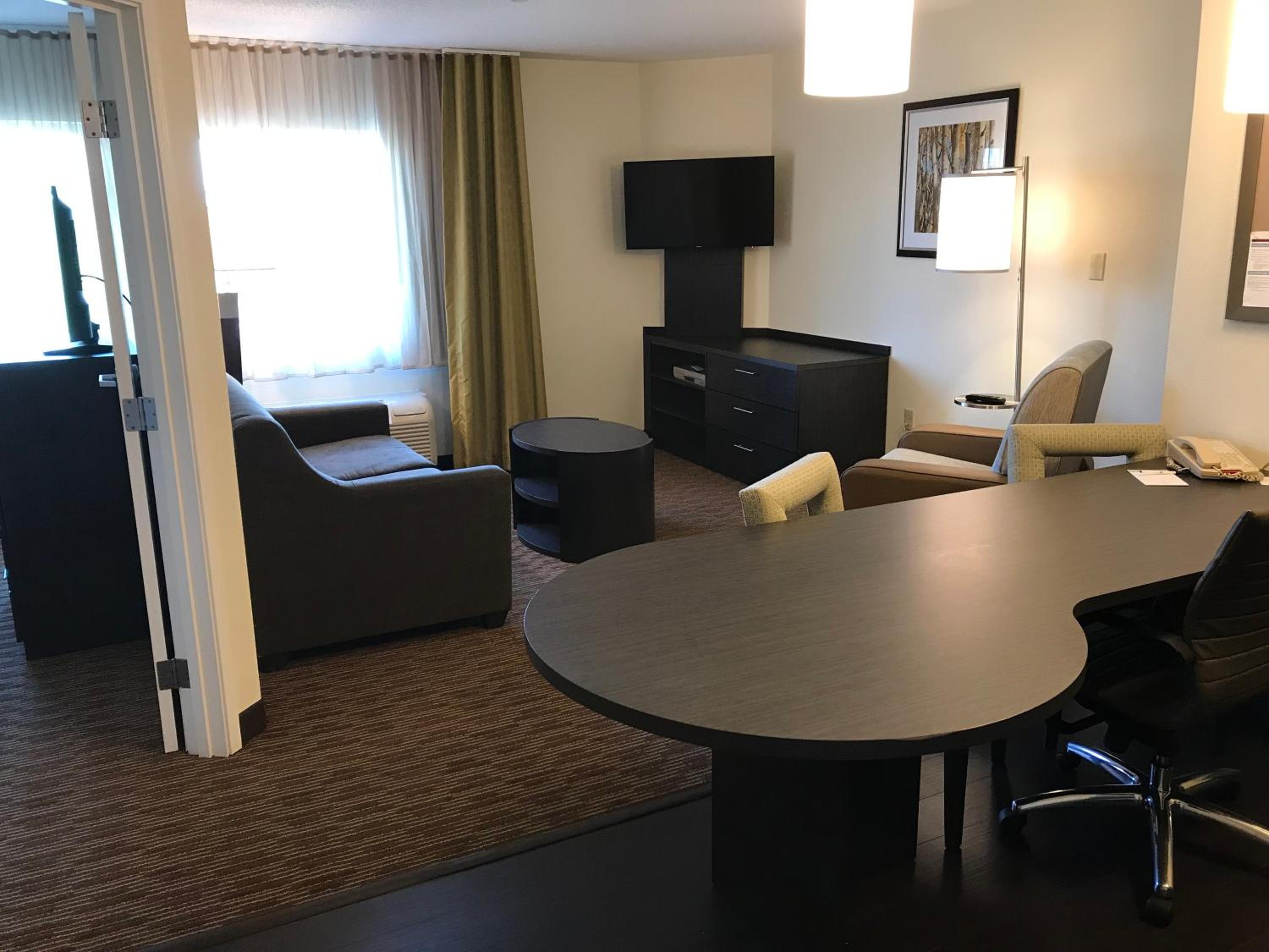 One-Bedroom Suite - Photo 5