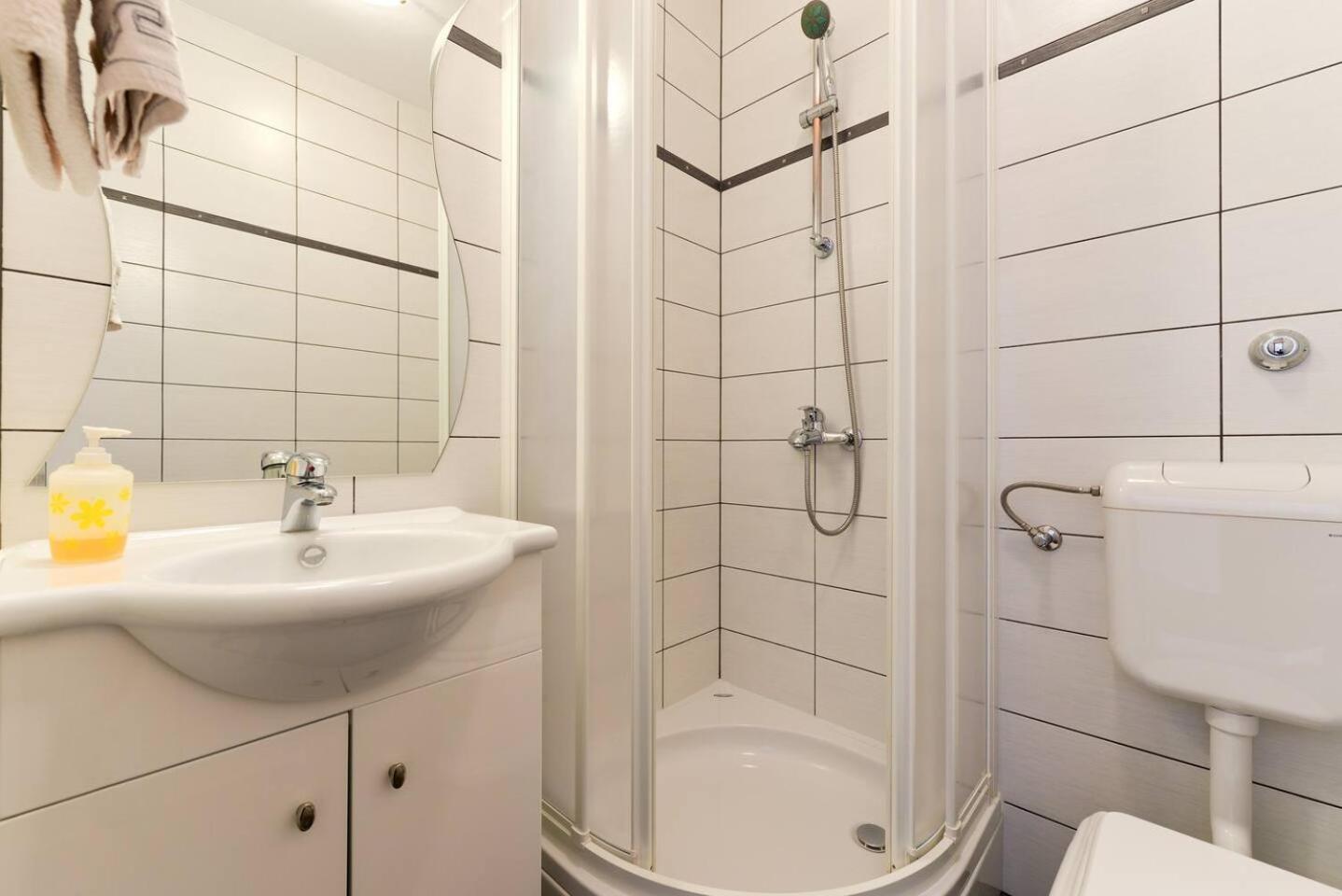 One-Bedroom Apartment with Terrace or Balcony - Photo 27