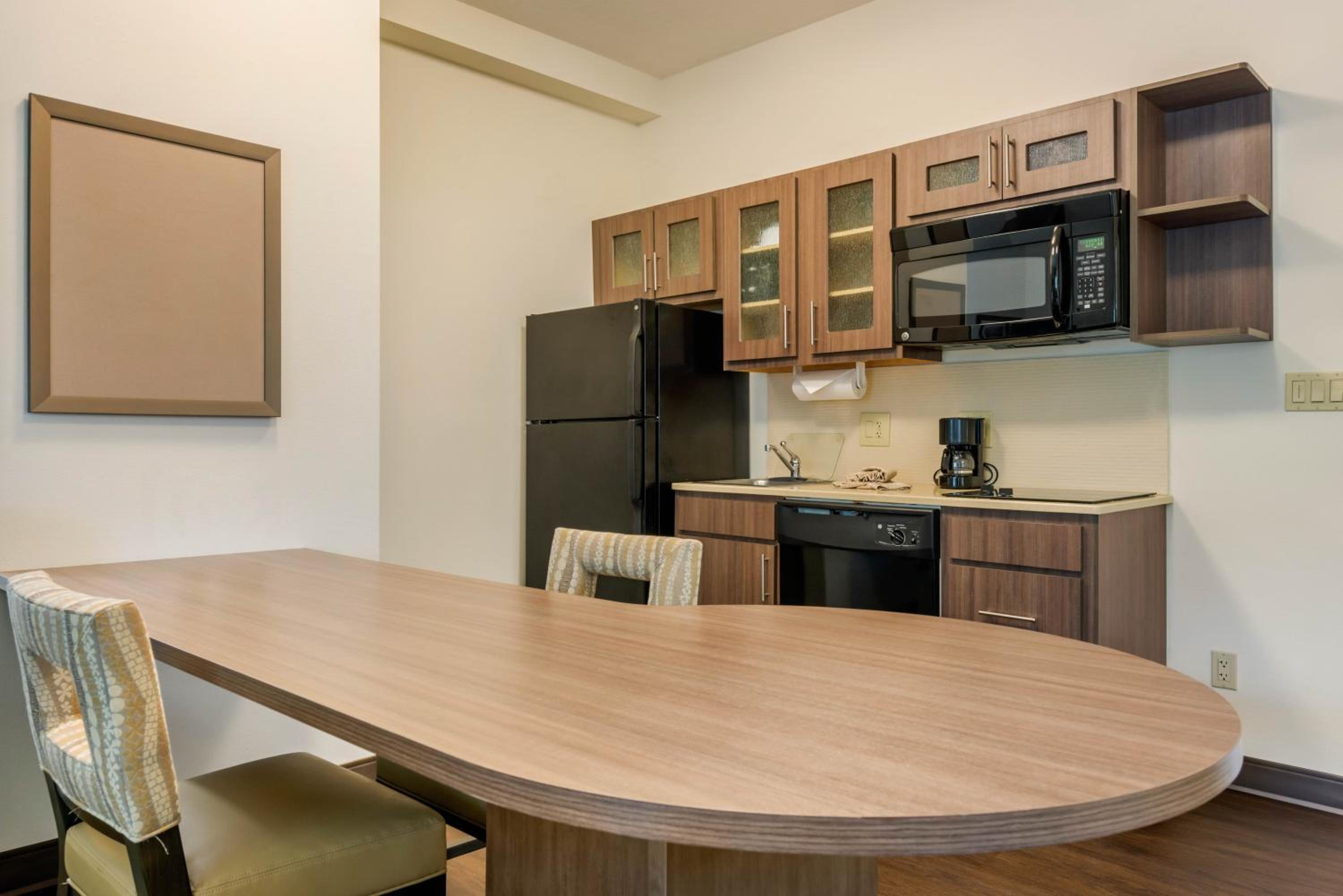 One-Bedroom Queen Suite - Photo 4