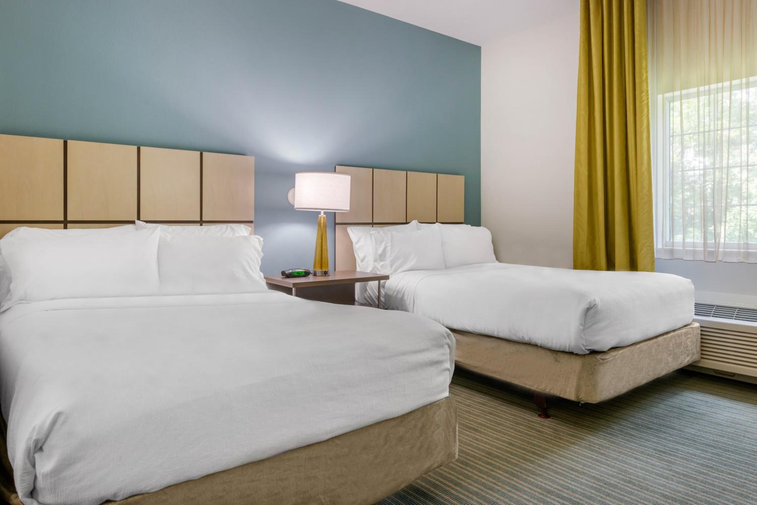 Studio Suite with Two Double Beds - Photo 2