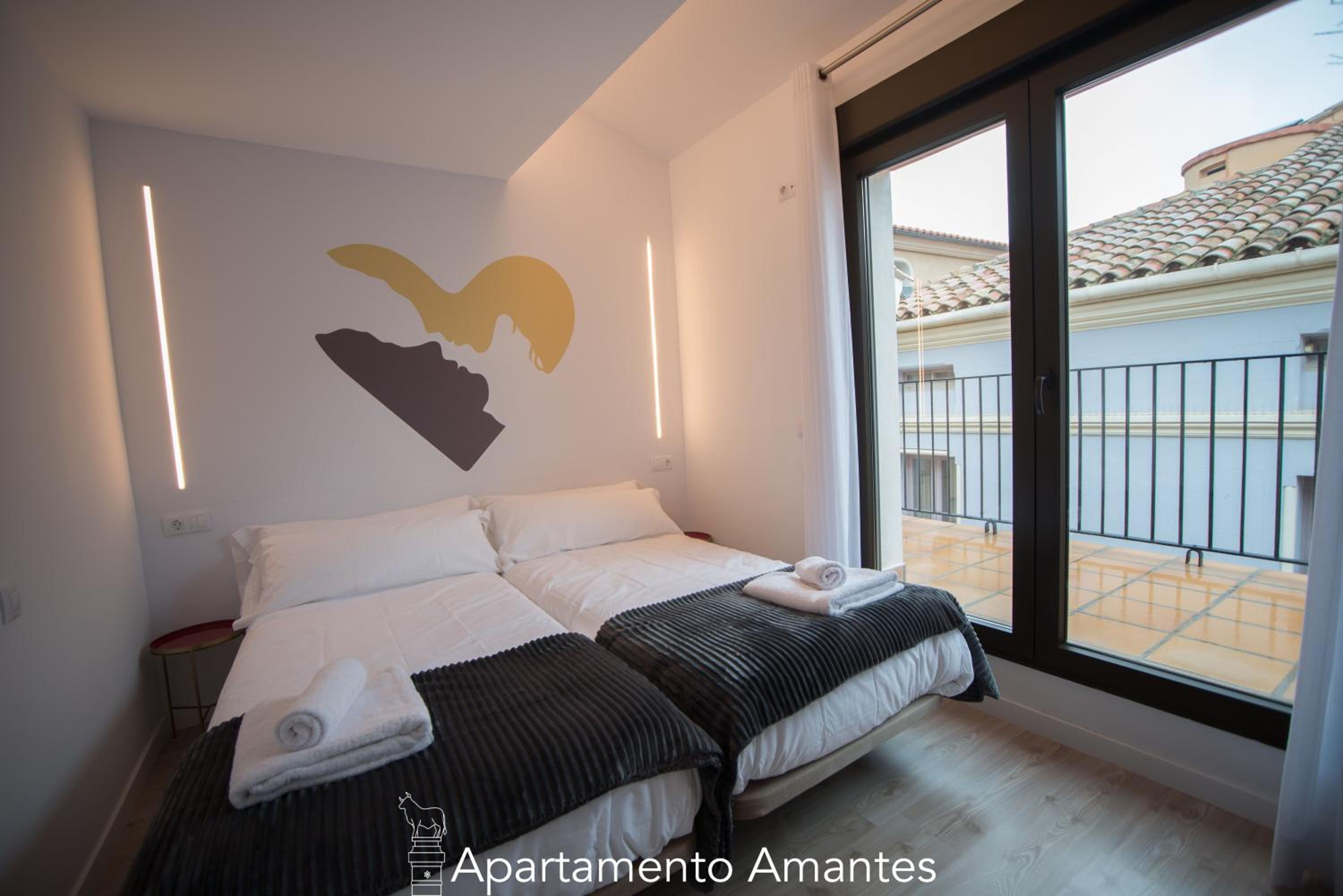 Apartment with Shower - Photo 17