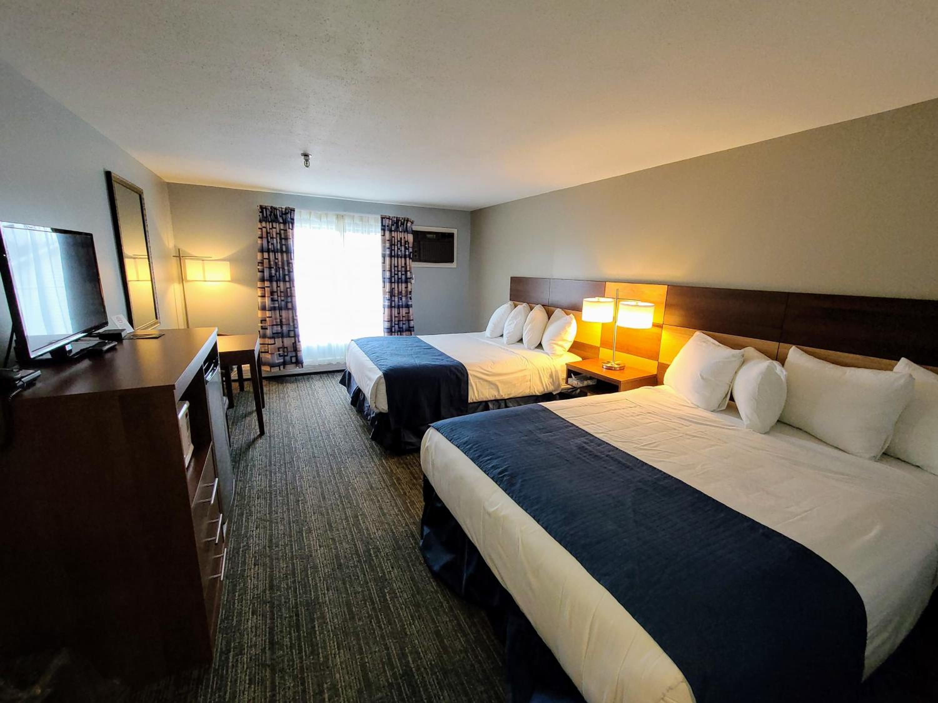 Queen Room with Two Queen Beds - Non-Smoking photo 1
