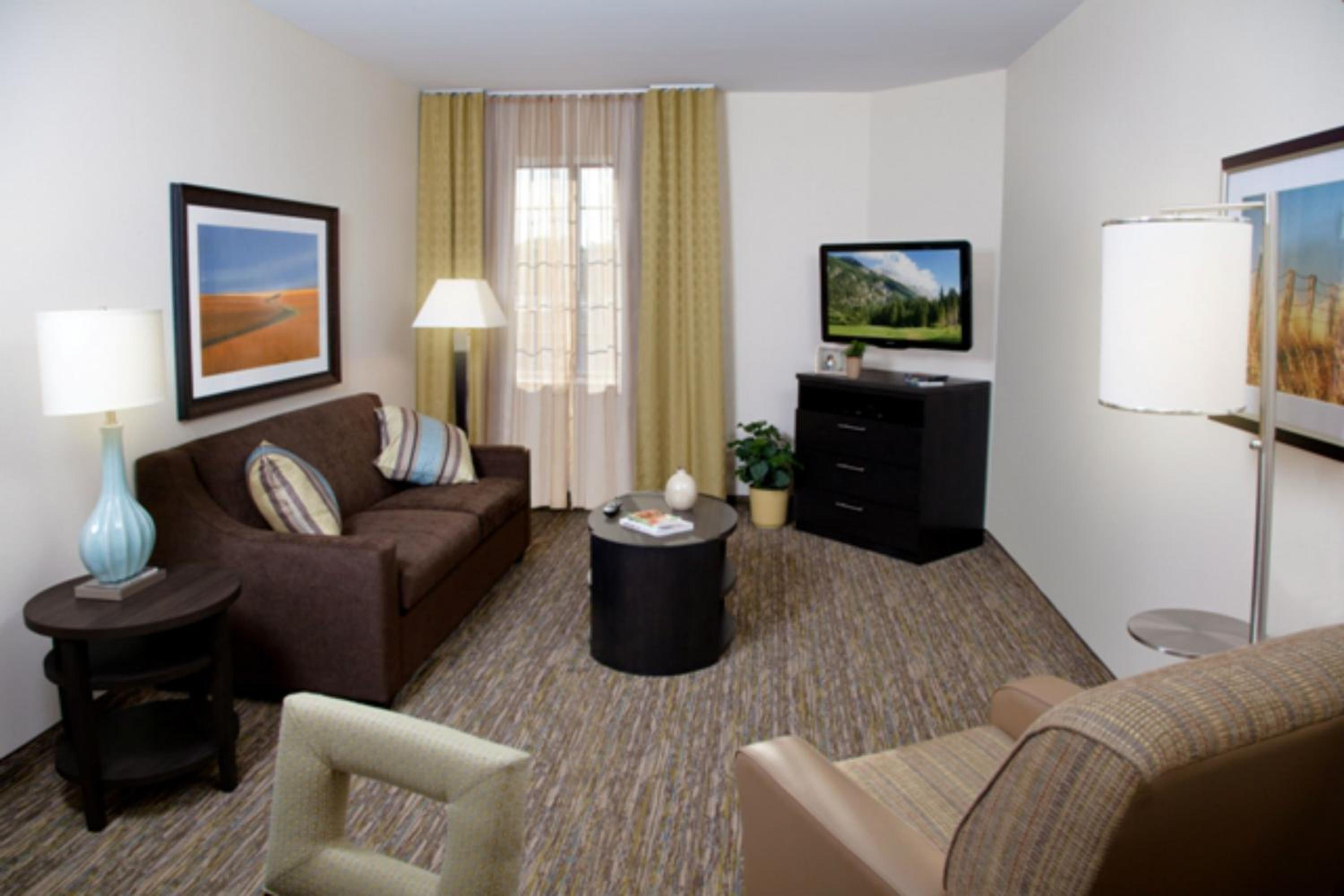 One-Bedroom Queen Suite with Dining and Sofa Bed - Photo 2