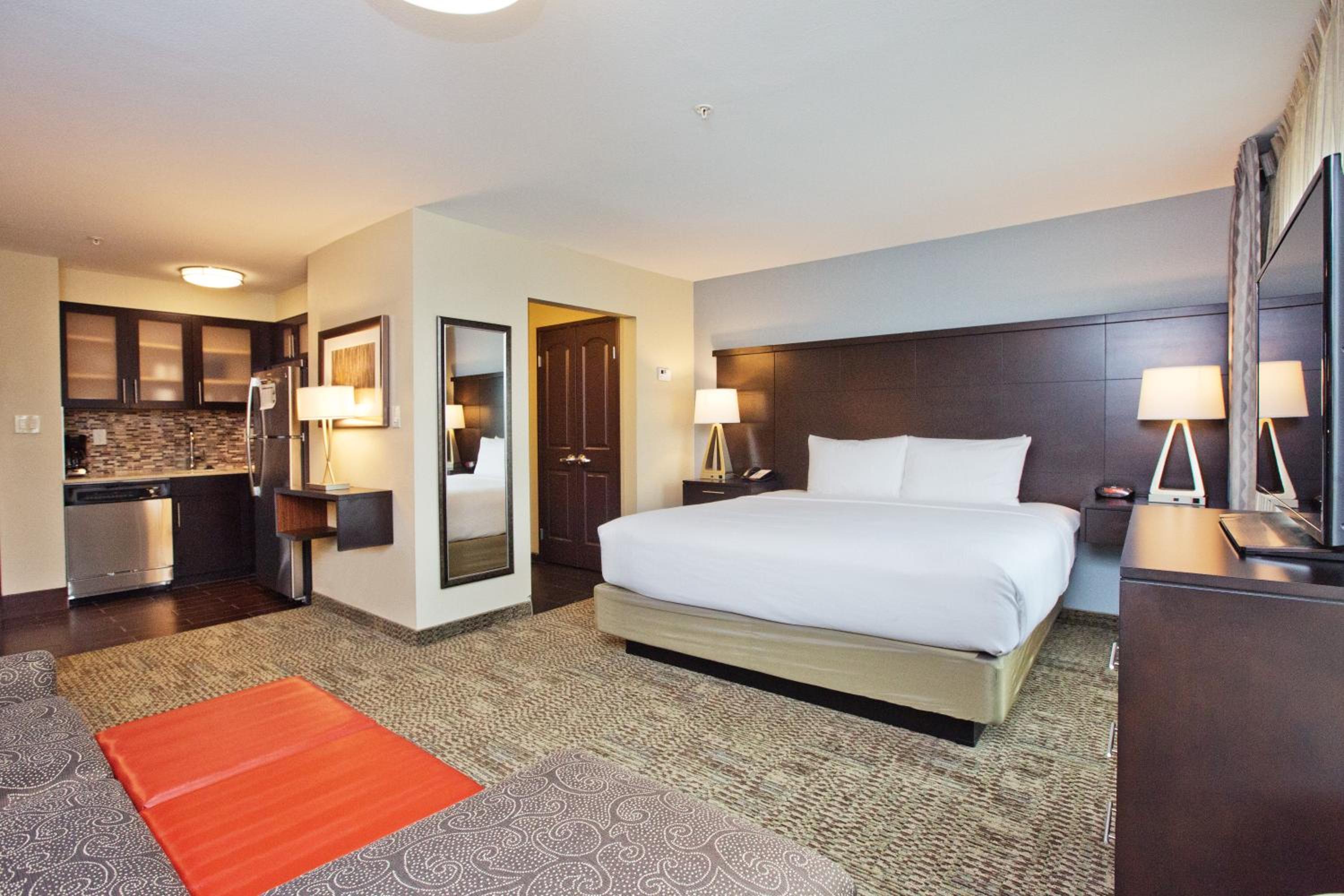 One-Bedroom King Suite