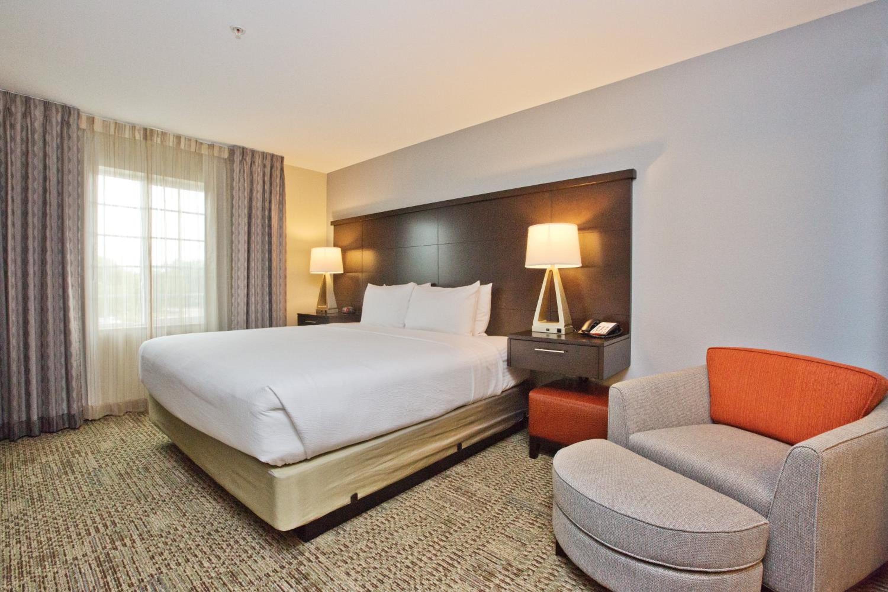 One-Bedroom King Suite thumbnail 6