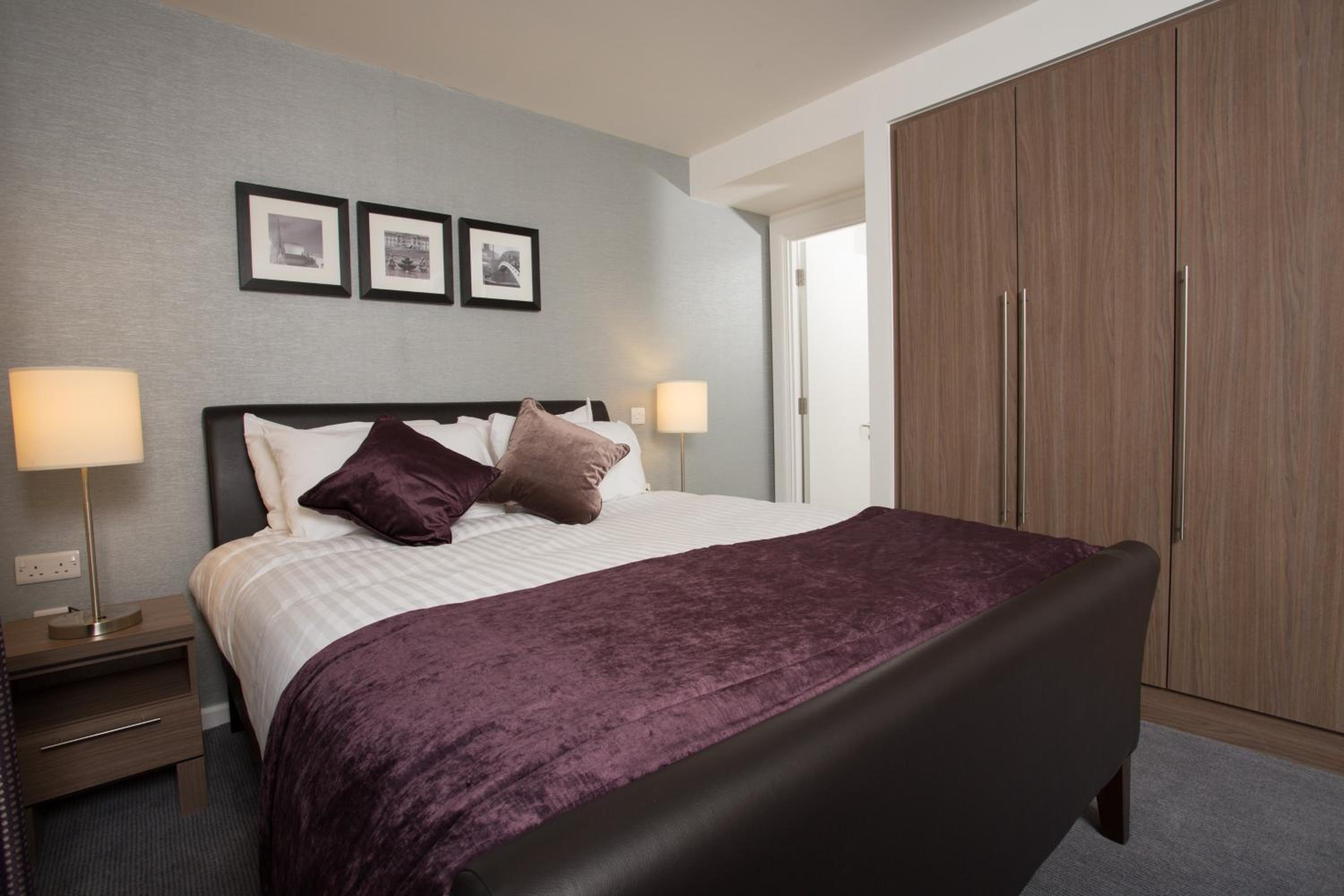 Studio King Suite - Accessible photo 1