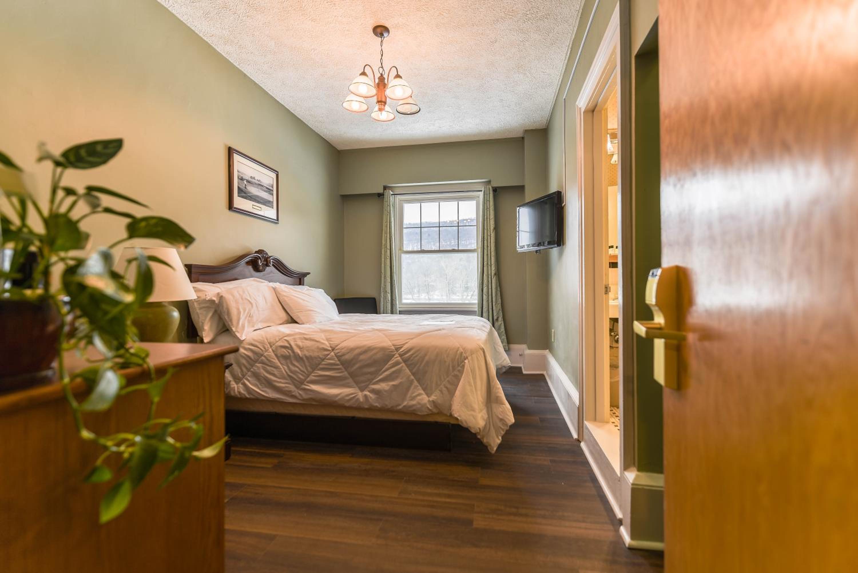 King Room with Riverview - Photo 3
