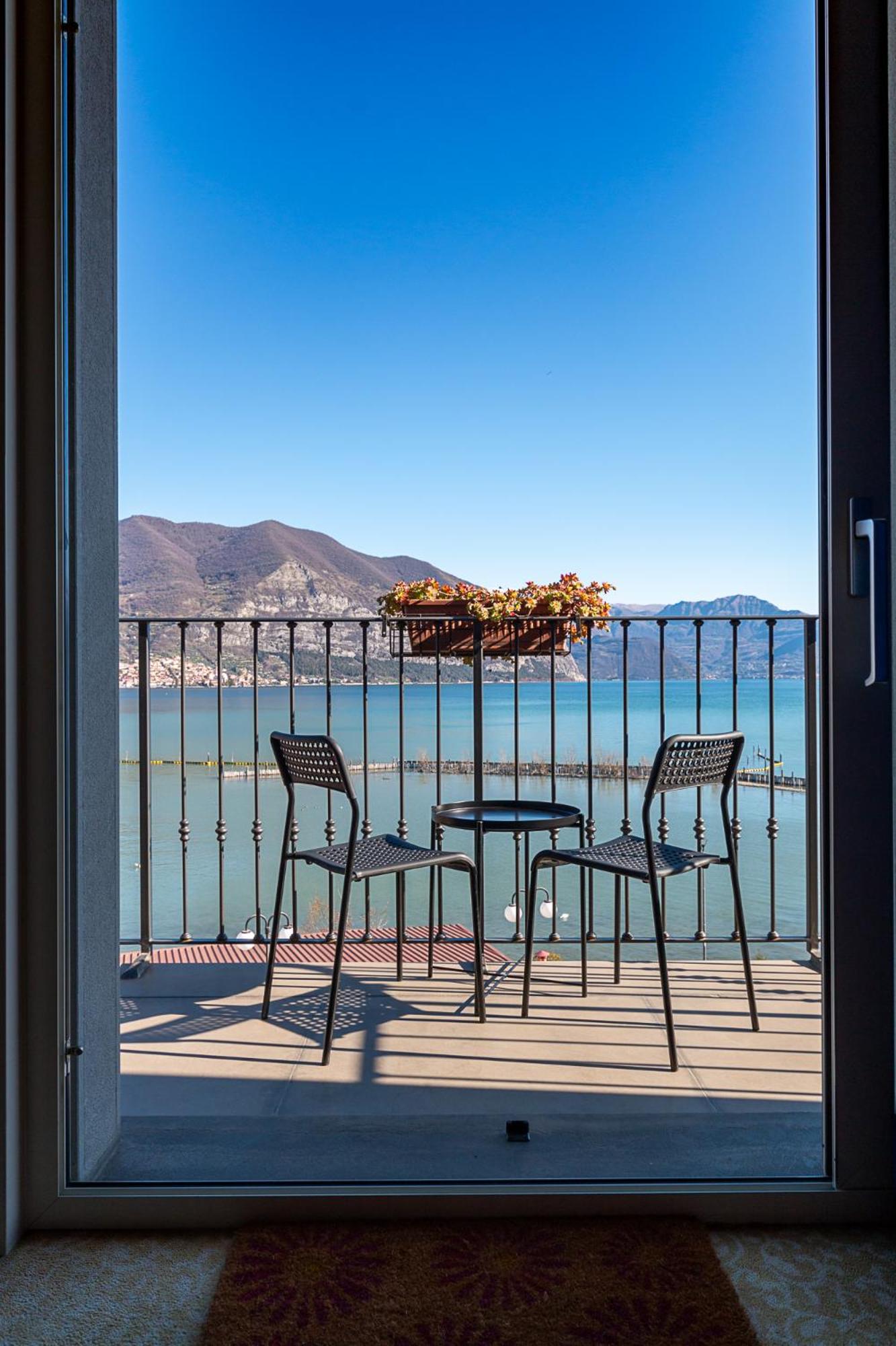King Room with Lake View - Photo 2
