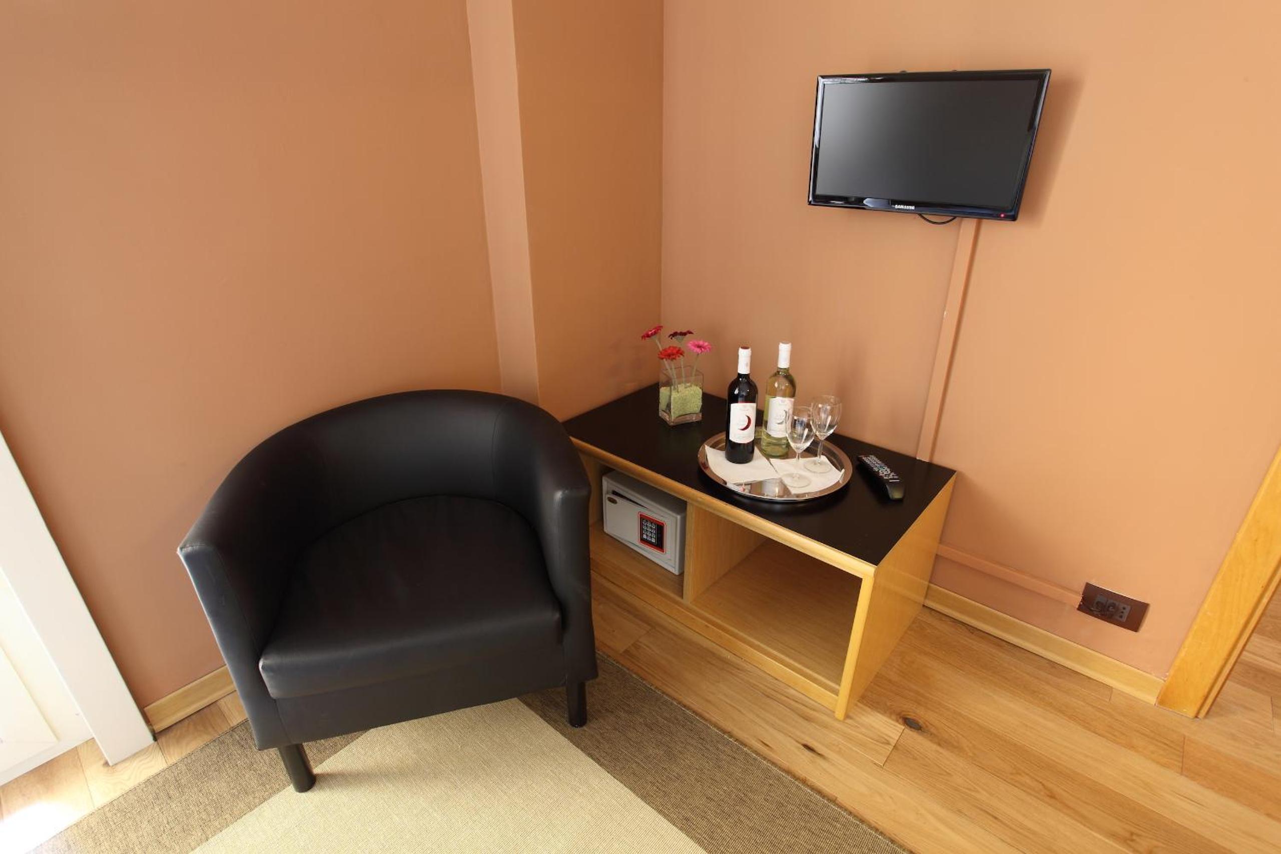 Double or Twin Room - Photo 12