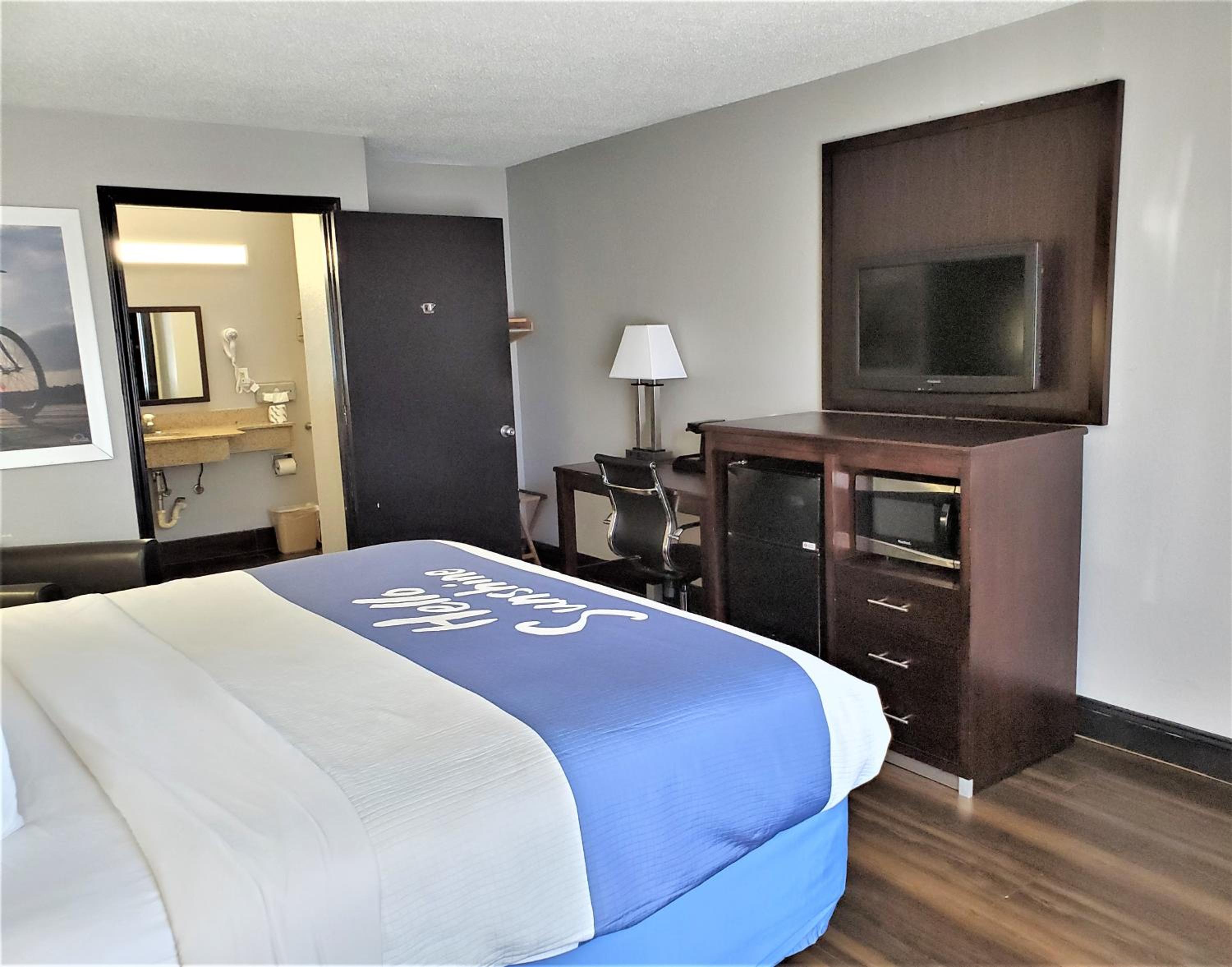 King Room - Disability Access/Non-Smoking - Photo 3