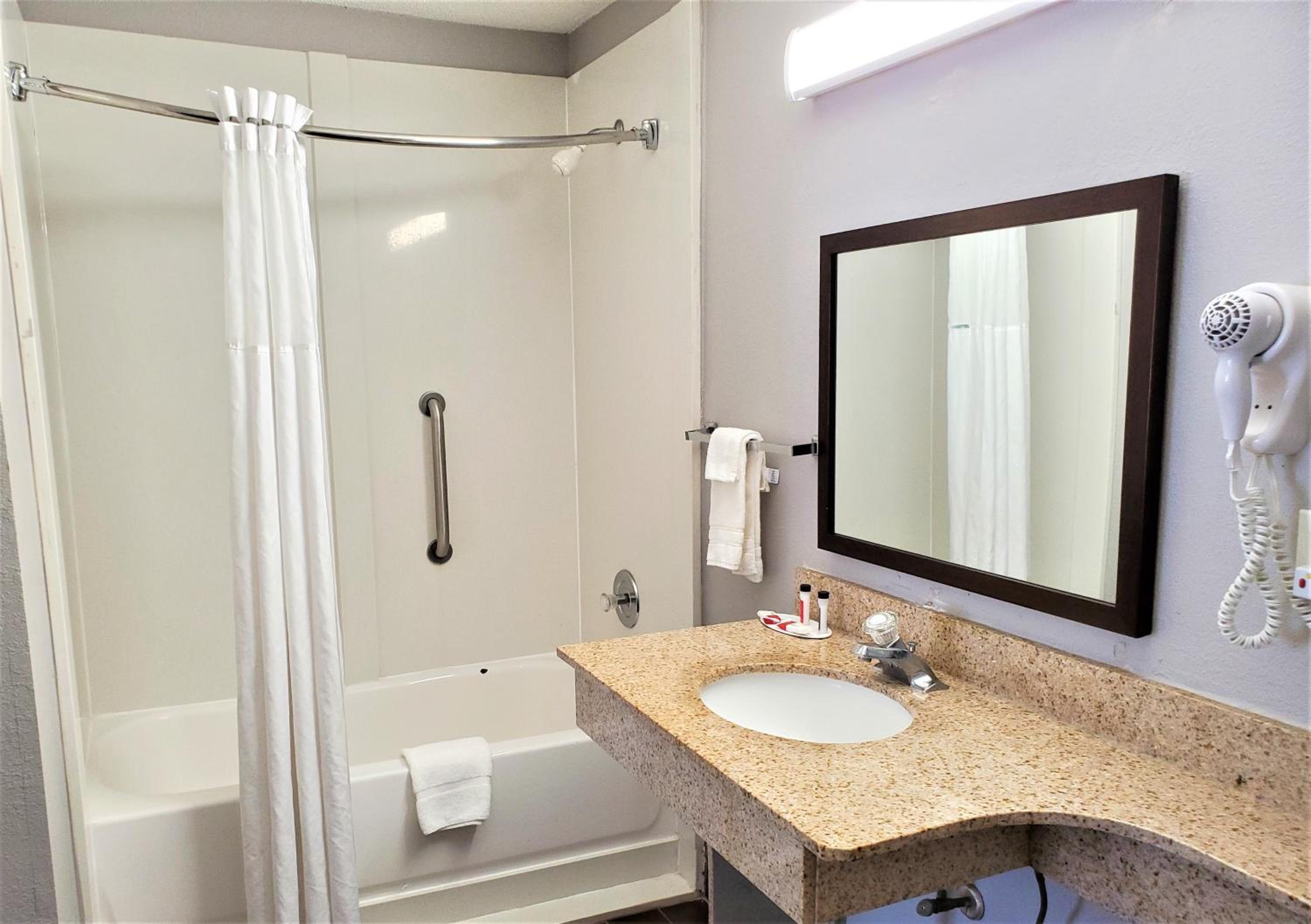 King Room - Disability Access/Non-Smoking - Photo 4