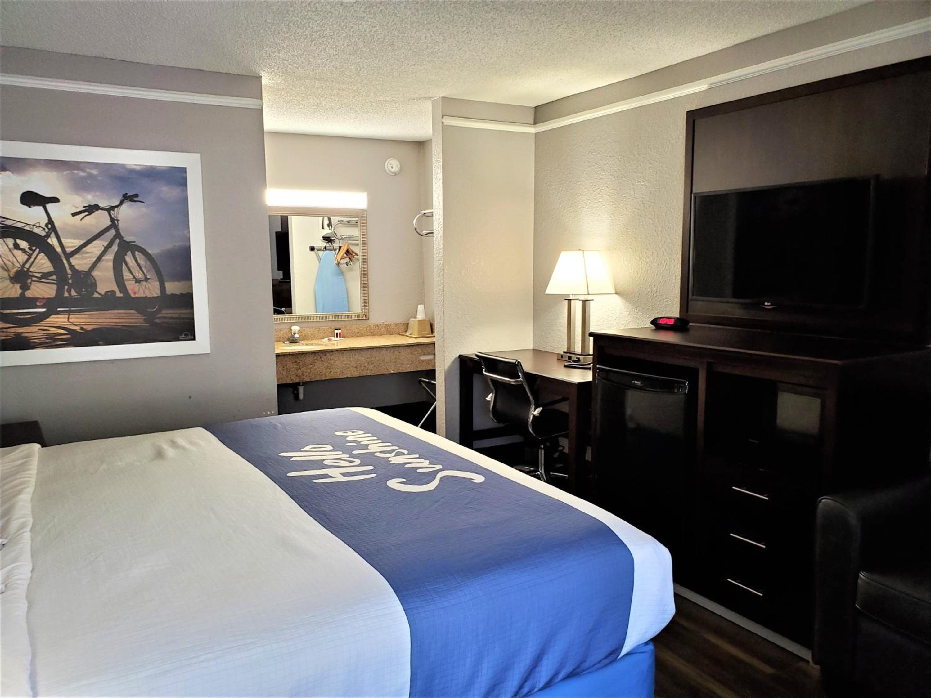 King Room - Non-Smoking - Photo 1