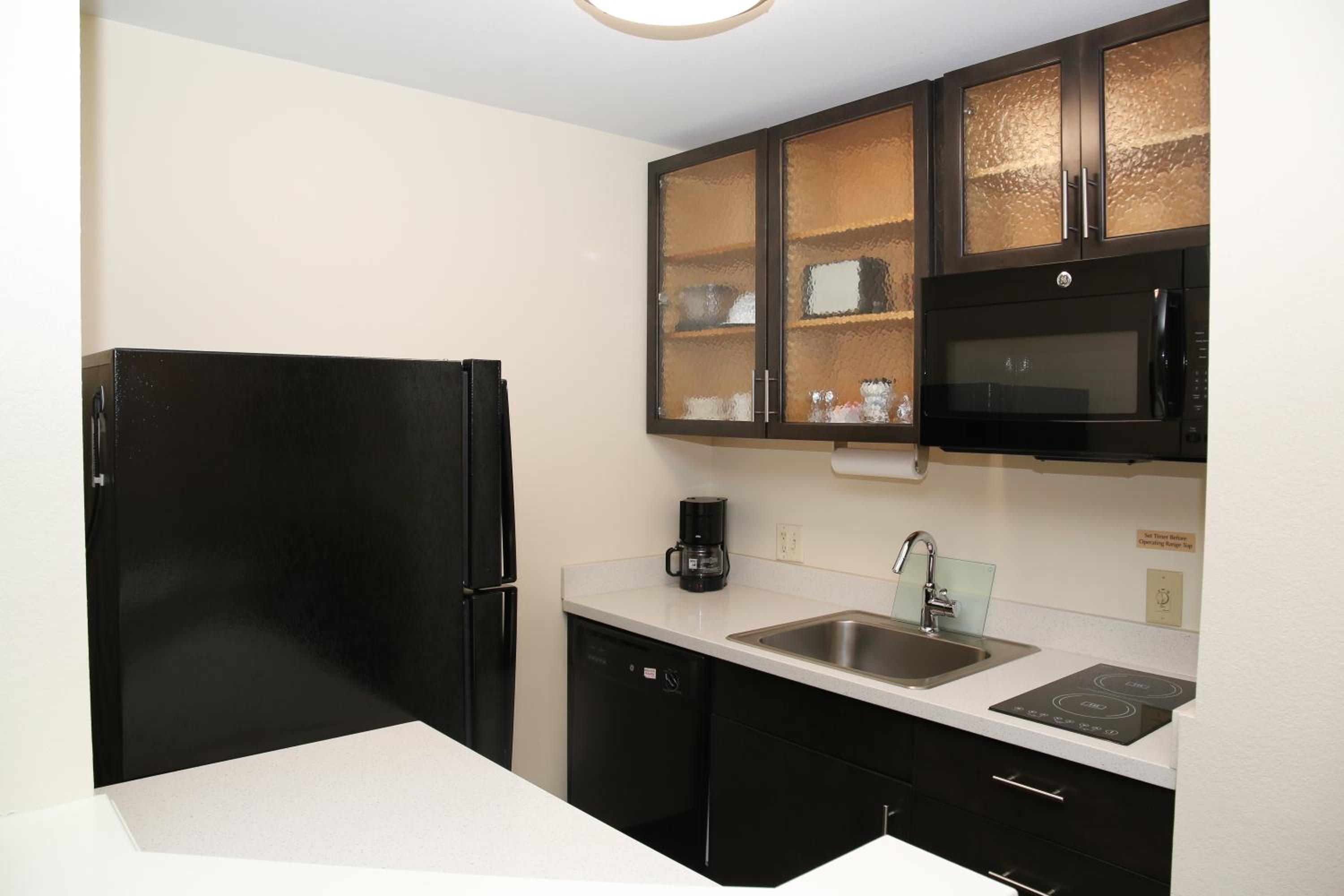 Studio Queen Suite - Photo 3