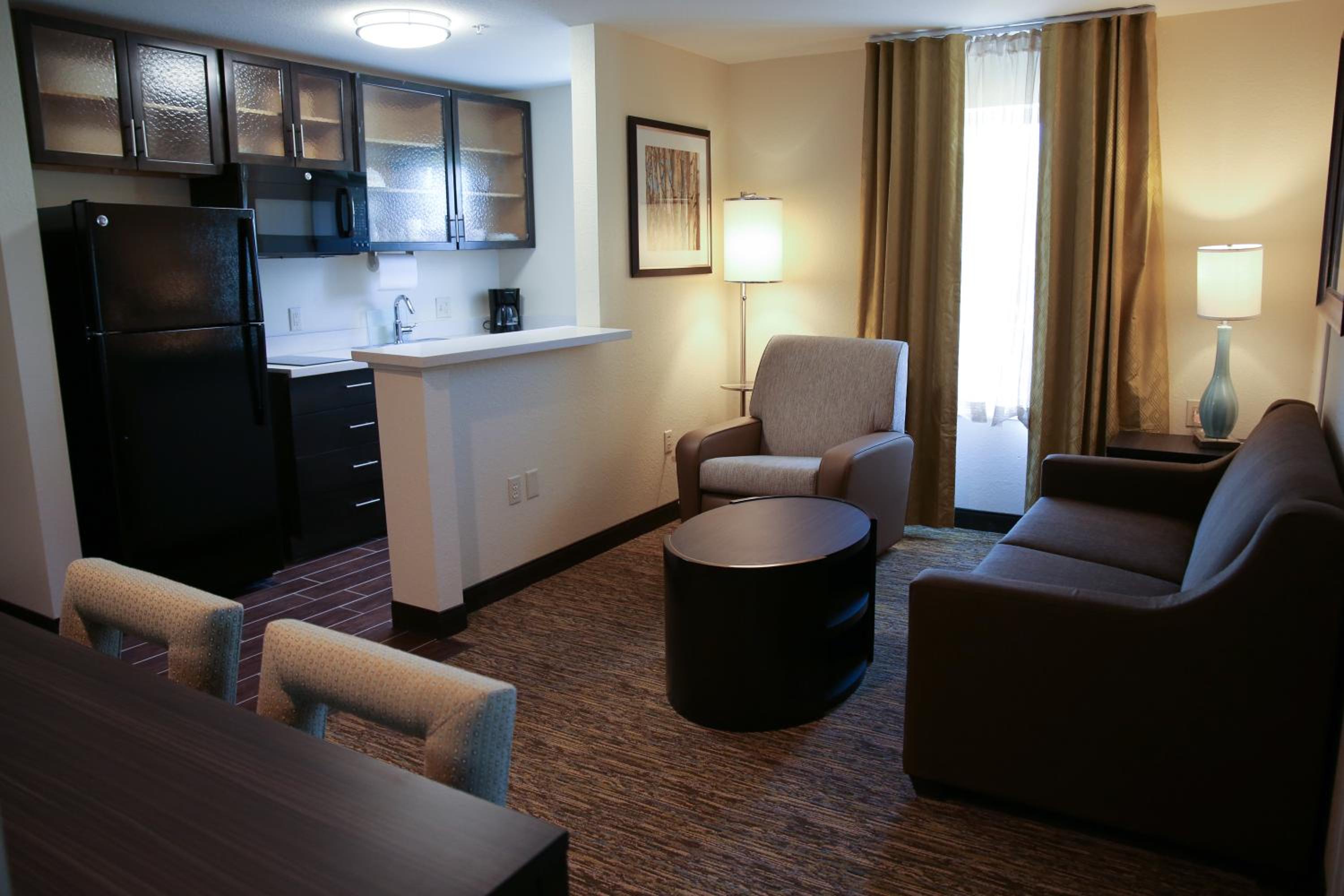 Queen Suite with Two Queen Beds - Non-Smoking - Photo 6