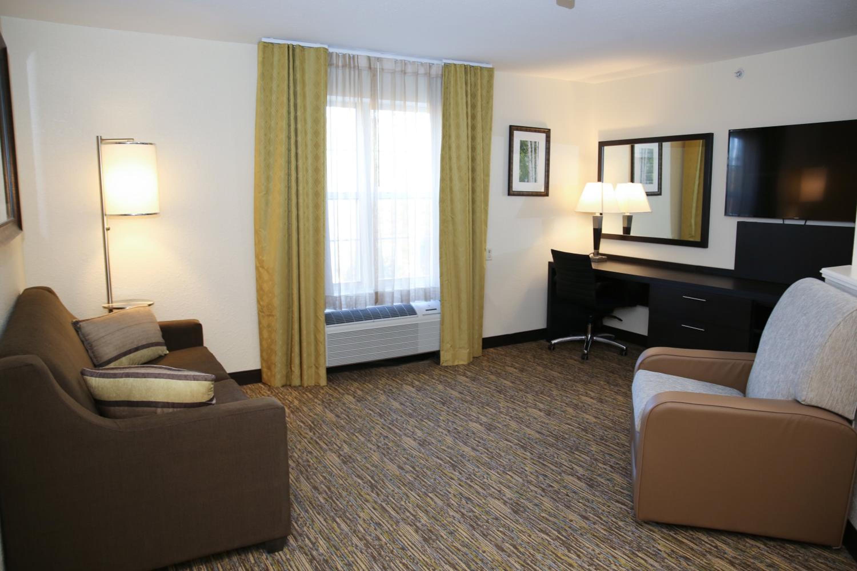 One-Bedroom Queen Suite - Photo 6